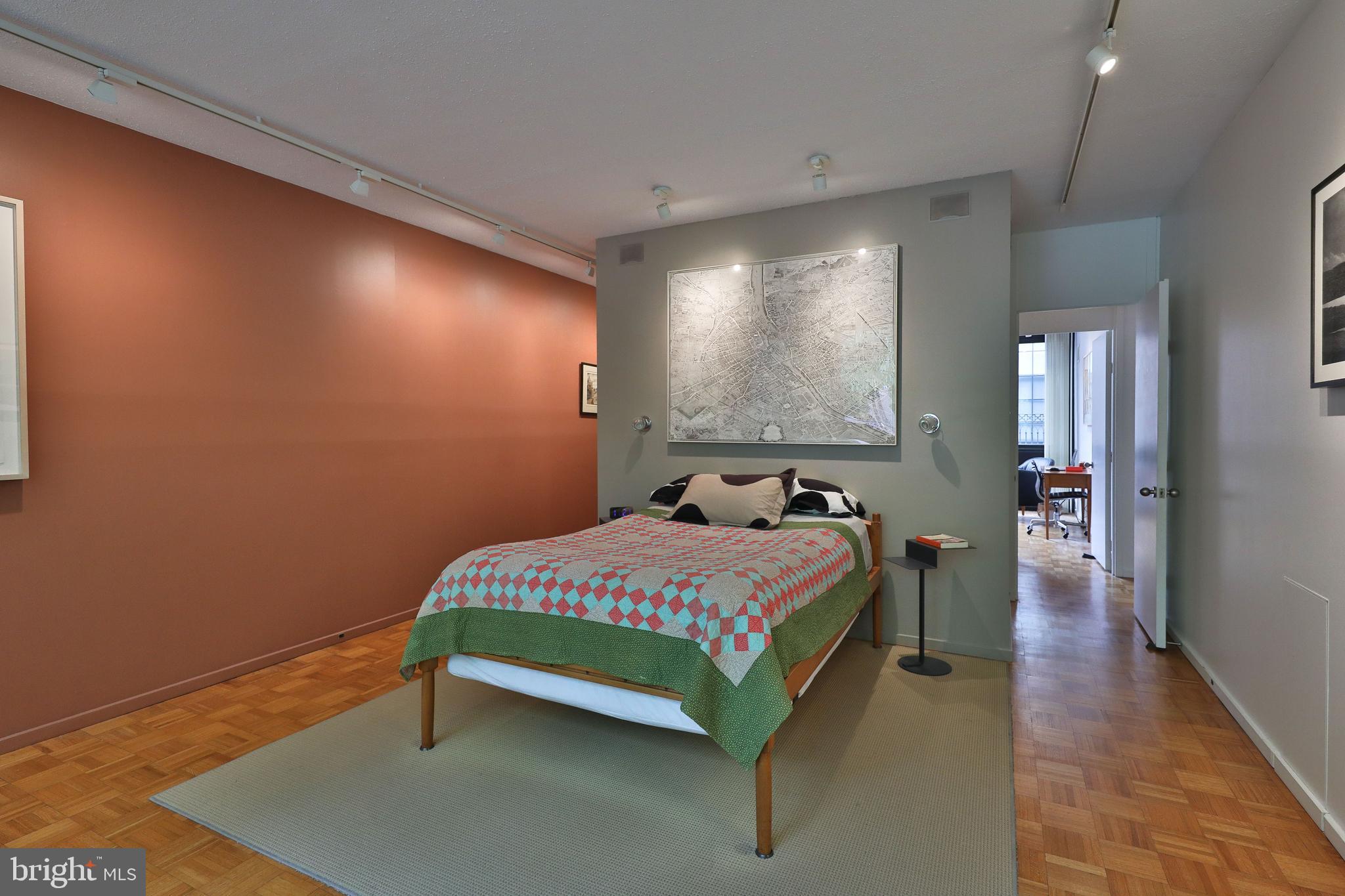 SOCIETY HILL - Residential