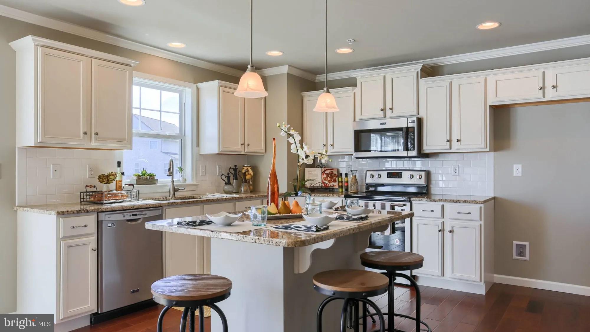 103 CANDLER WAY 044