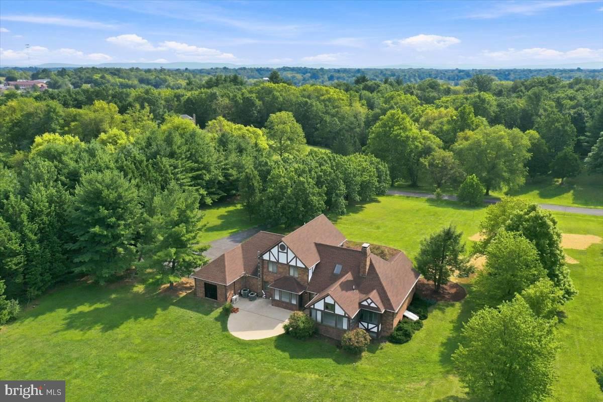 185 GOSHEN LANE