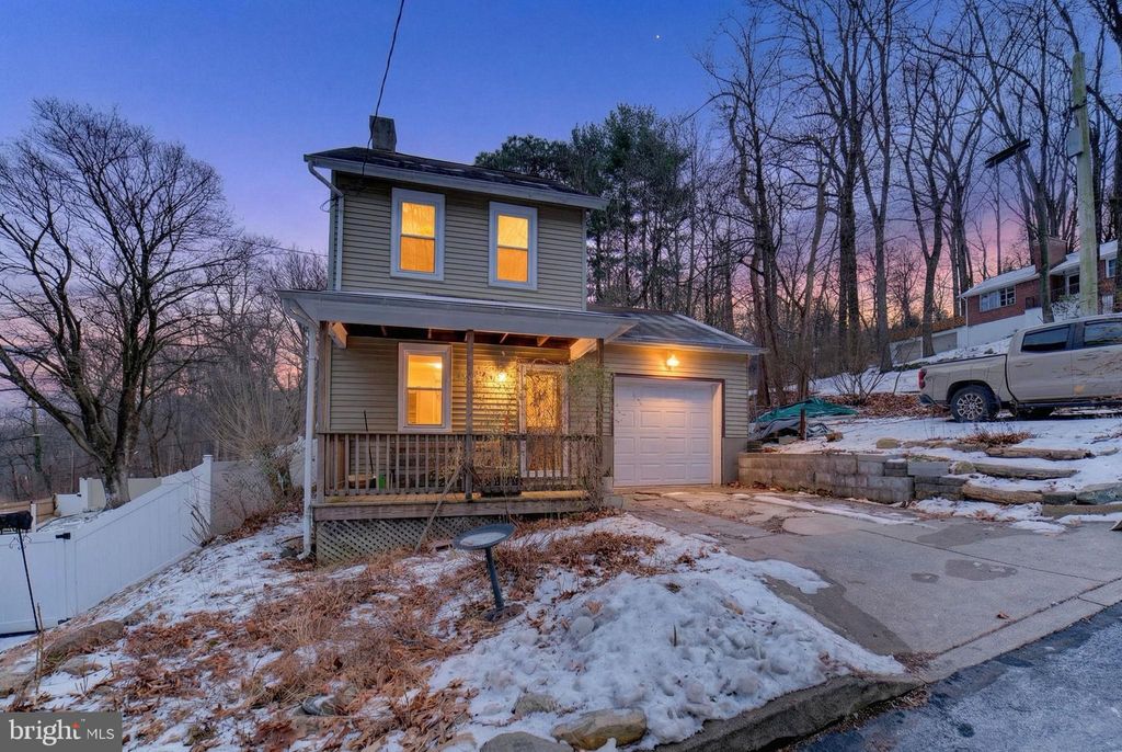 Photo of 22 Warren St, FOUNTAIN HILL, PA 18015 (MLS # PALH2014270)