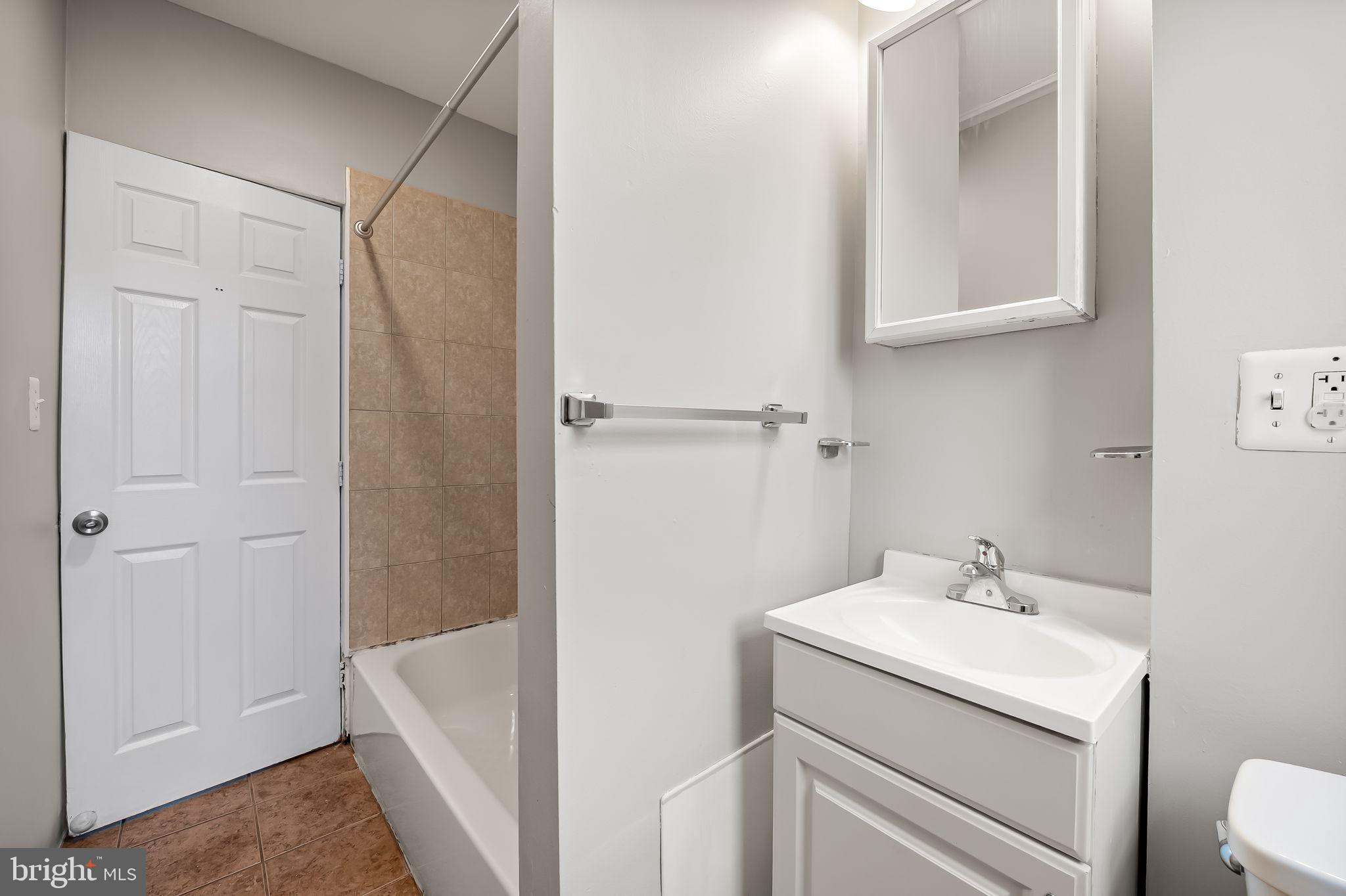ELWOOD PARK - Residential Lease