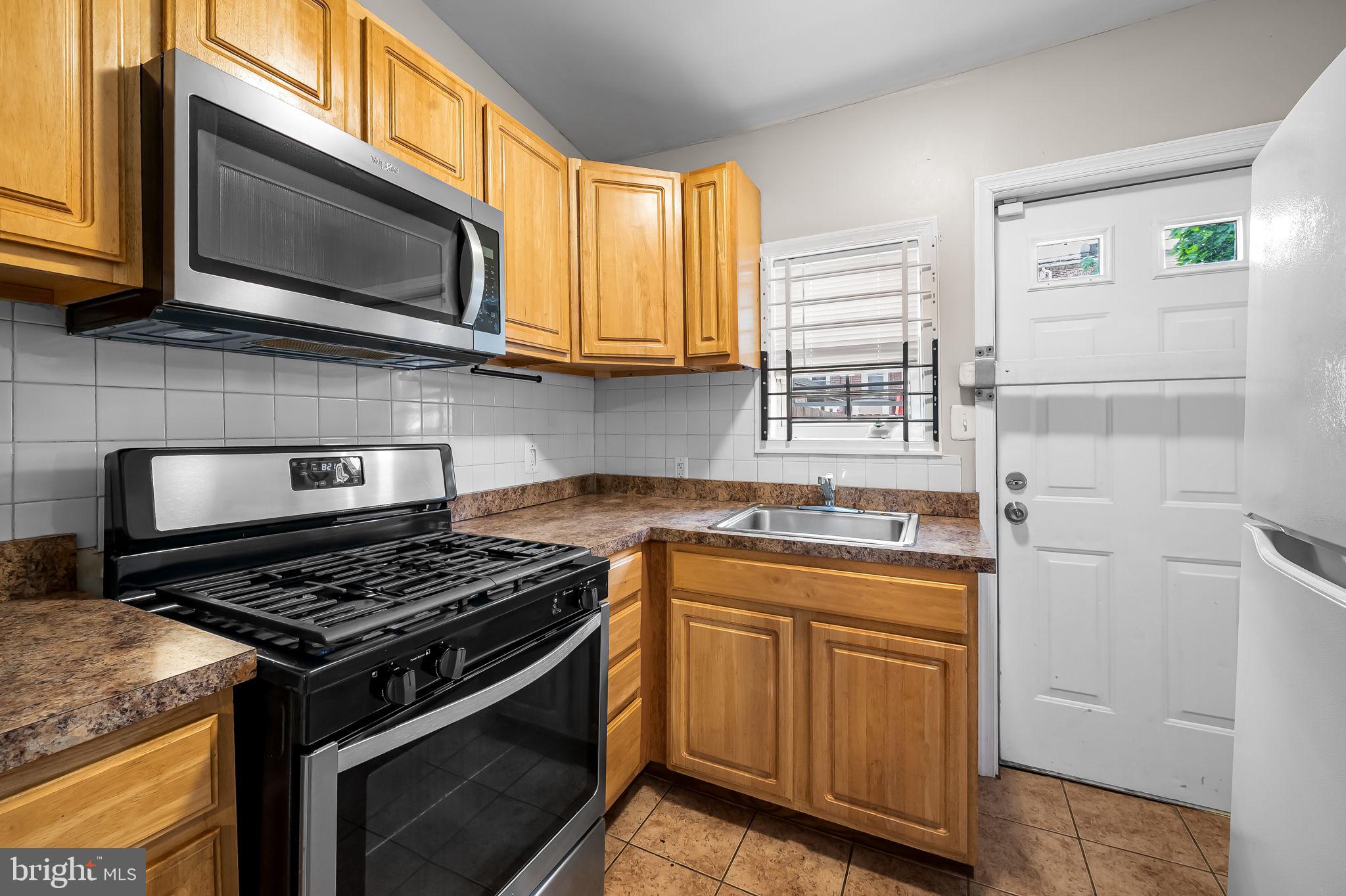 ELWOOD PARK - Residential Lease