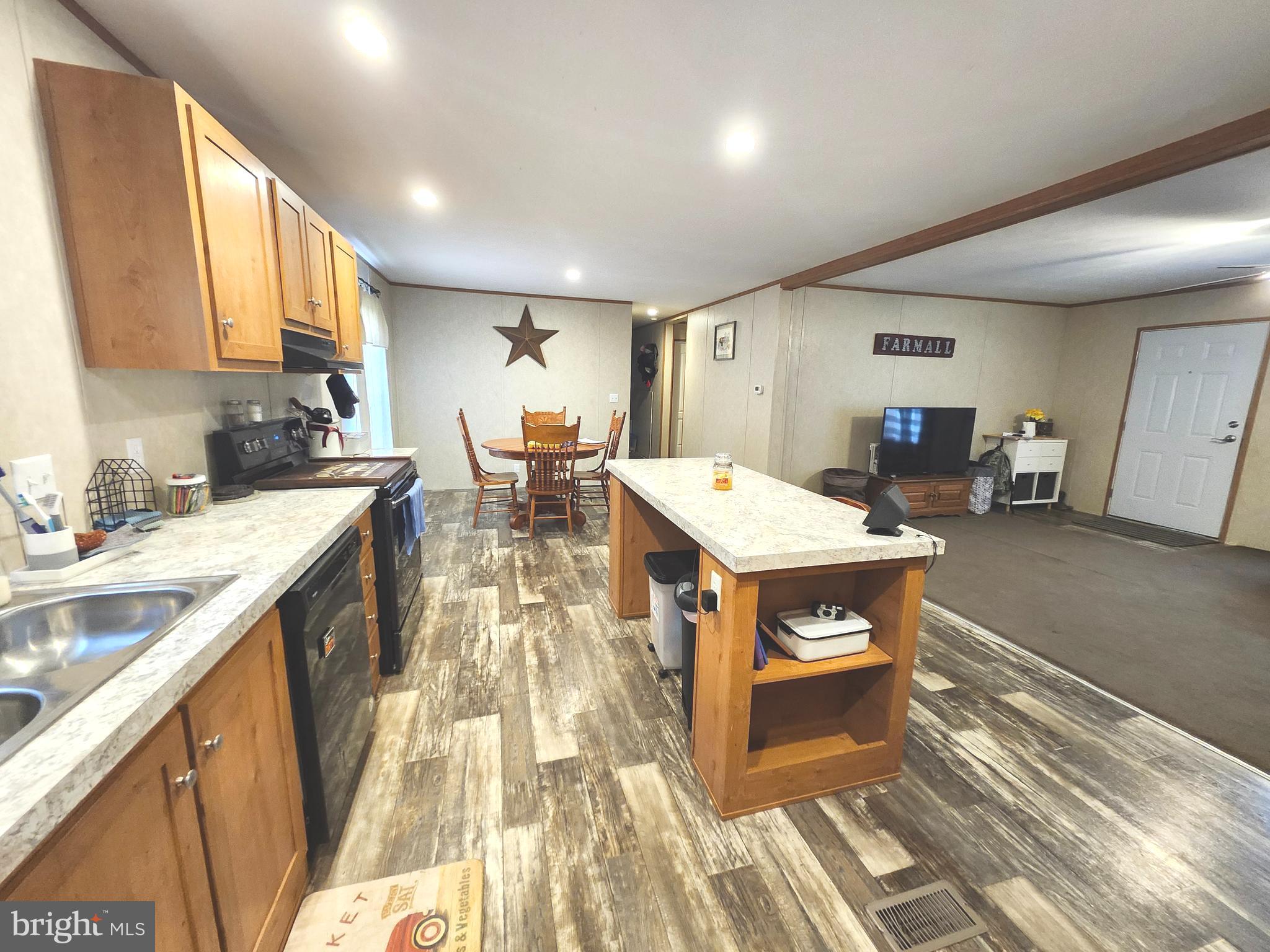 NONE UNRESTRICTED - Residential