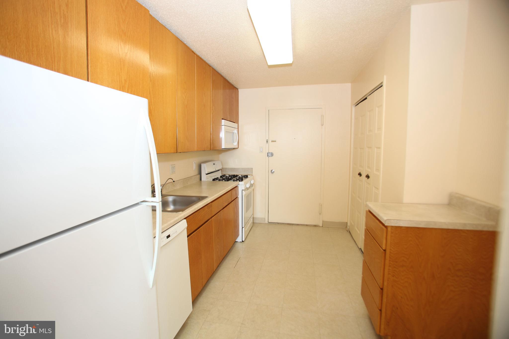 TOWERS IN WESTCHESTER PARK - Residential