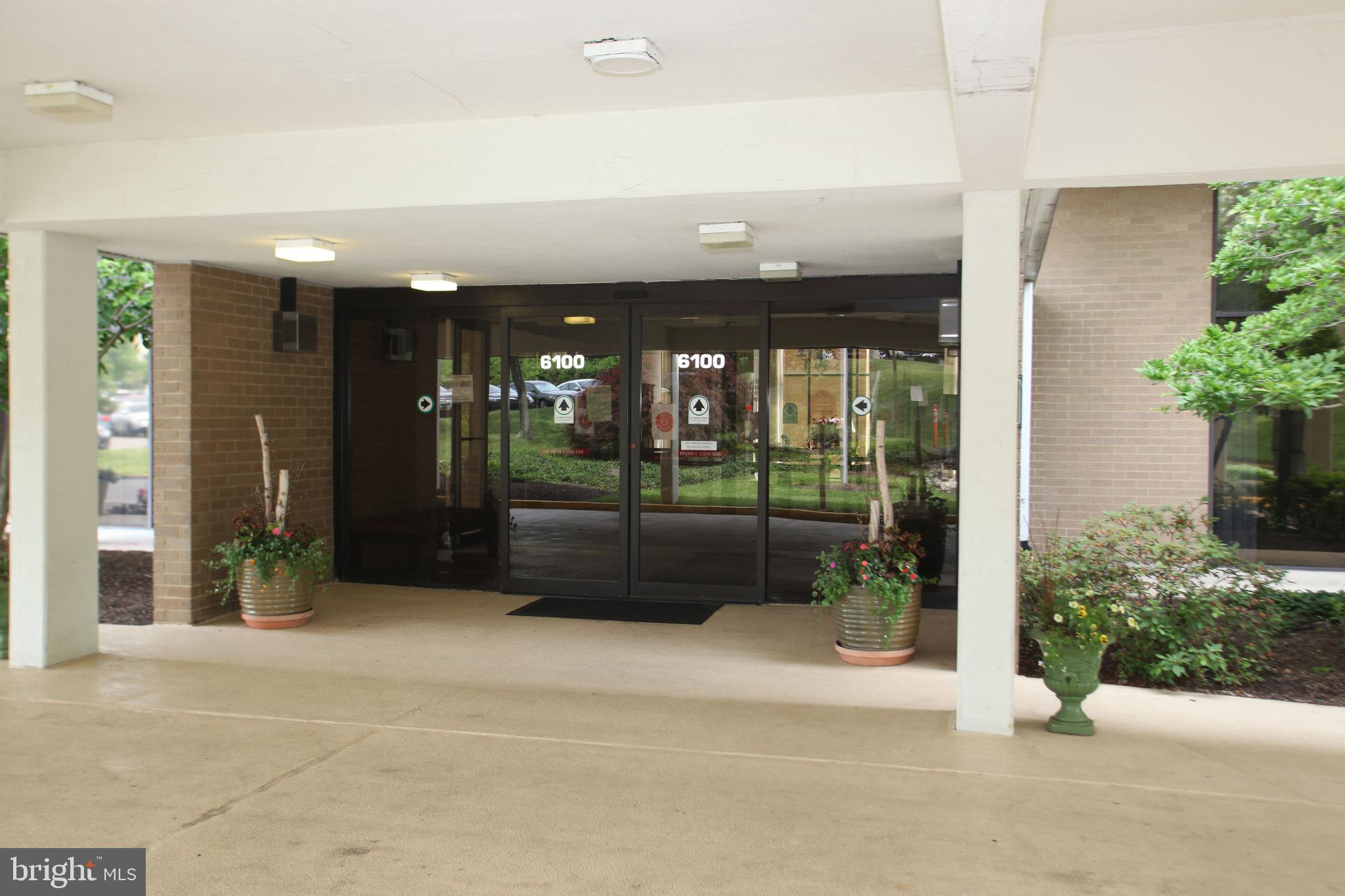 TOWERS IN WESTCHESTER PARK - Residential