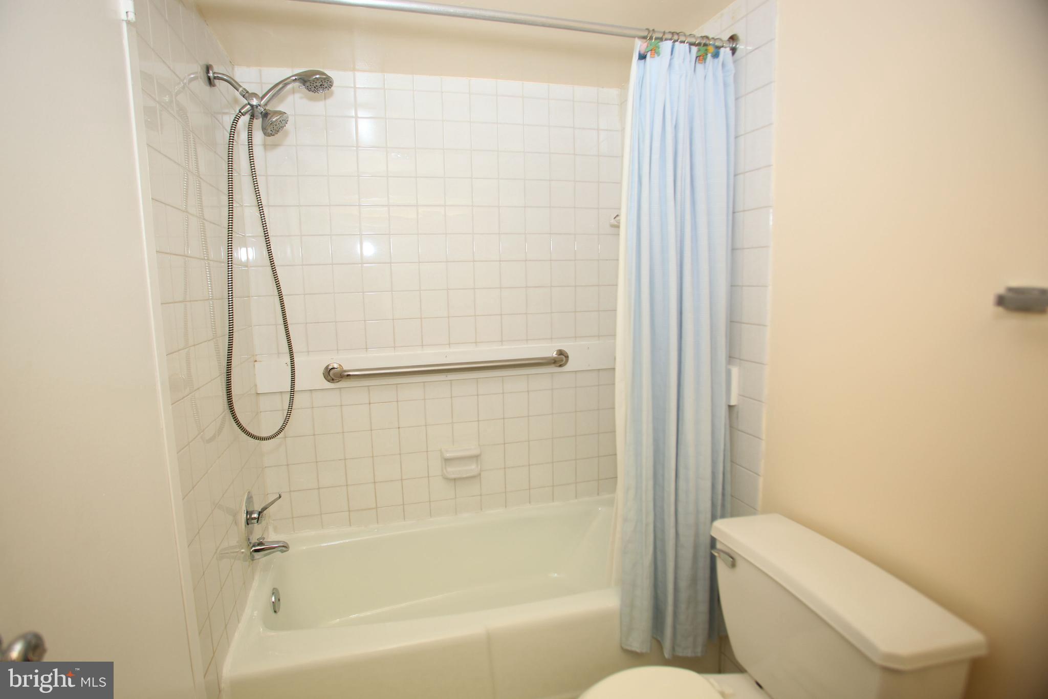 TOWERS IN WESTCHESTER PARK - Residential