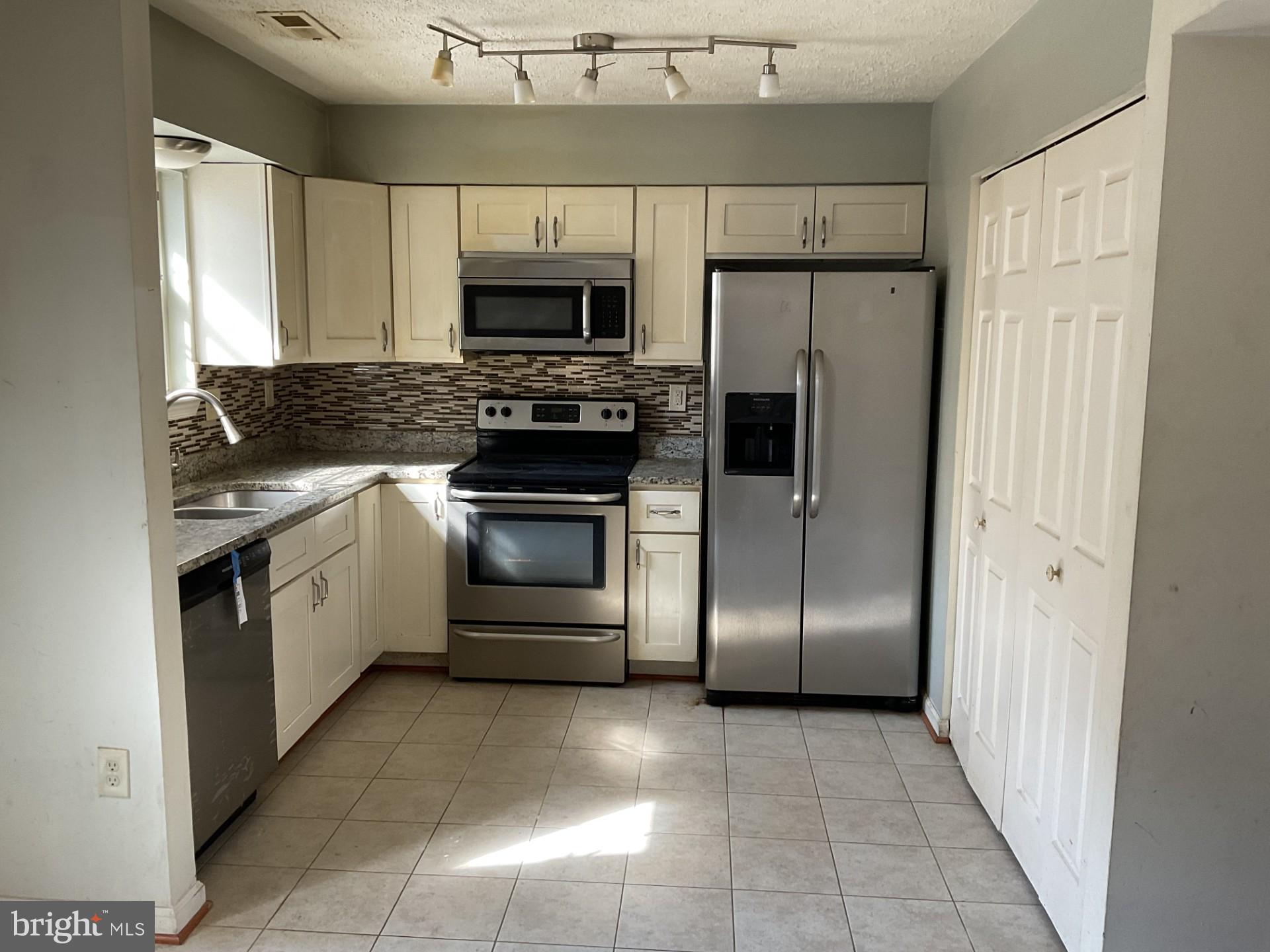 CAPITAL VIEW TOWNHOUSES - Residential