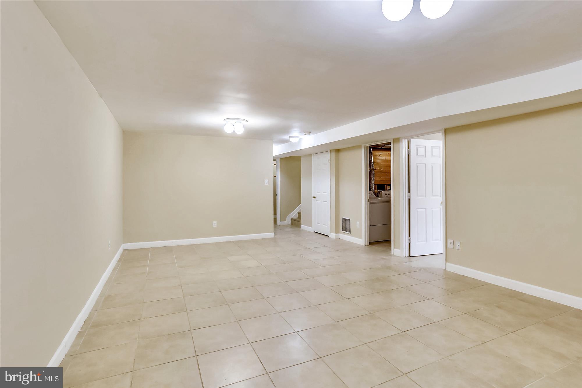 ASHBURN FARM - Residential Lease