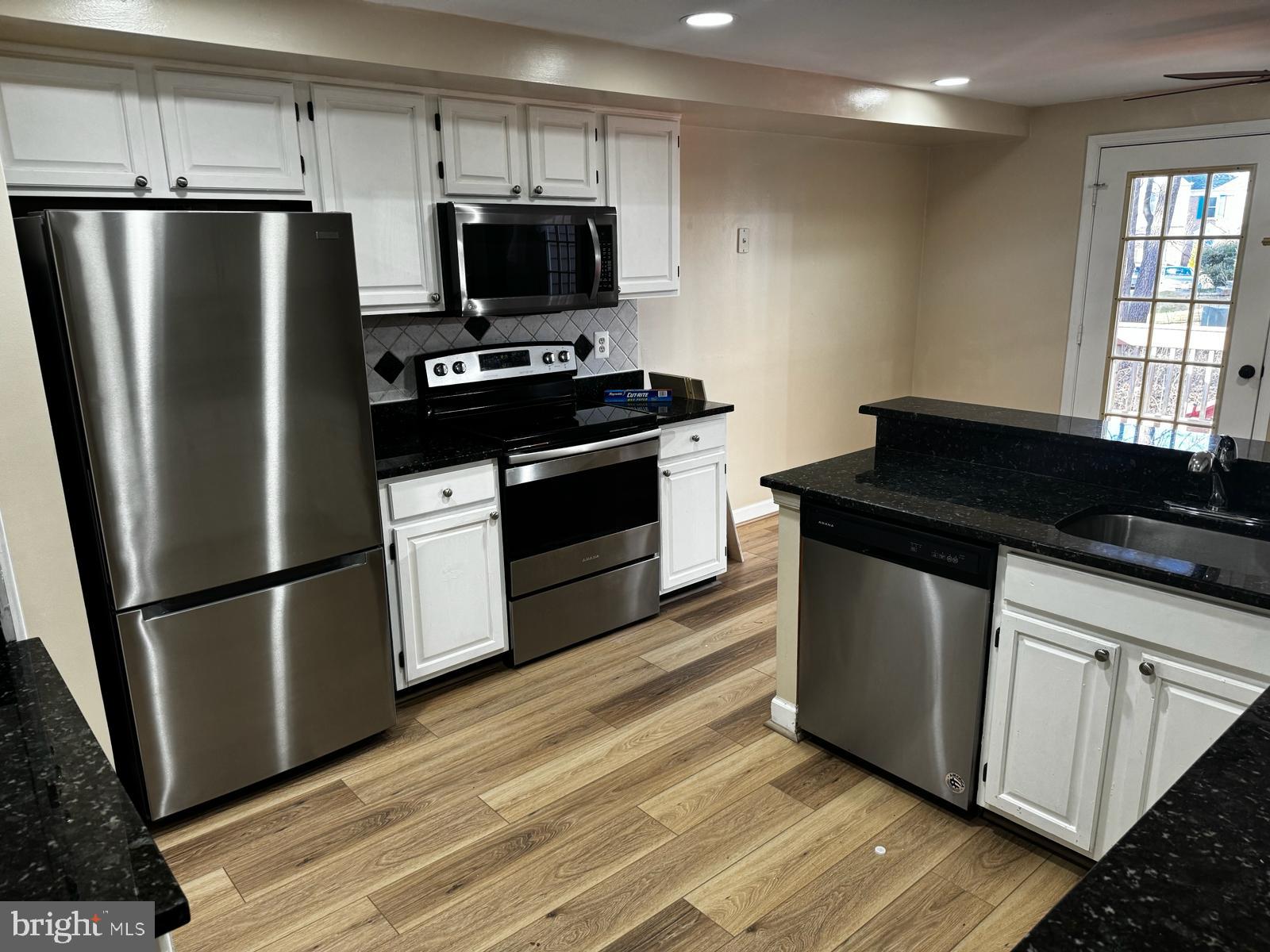 ASHBURN FARM - Residential Lease