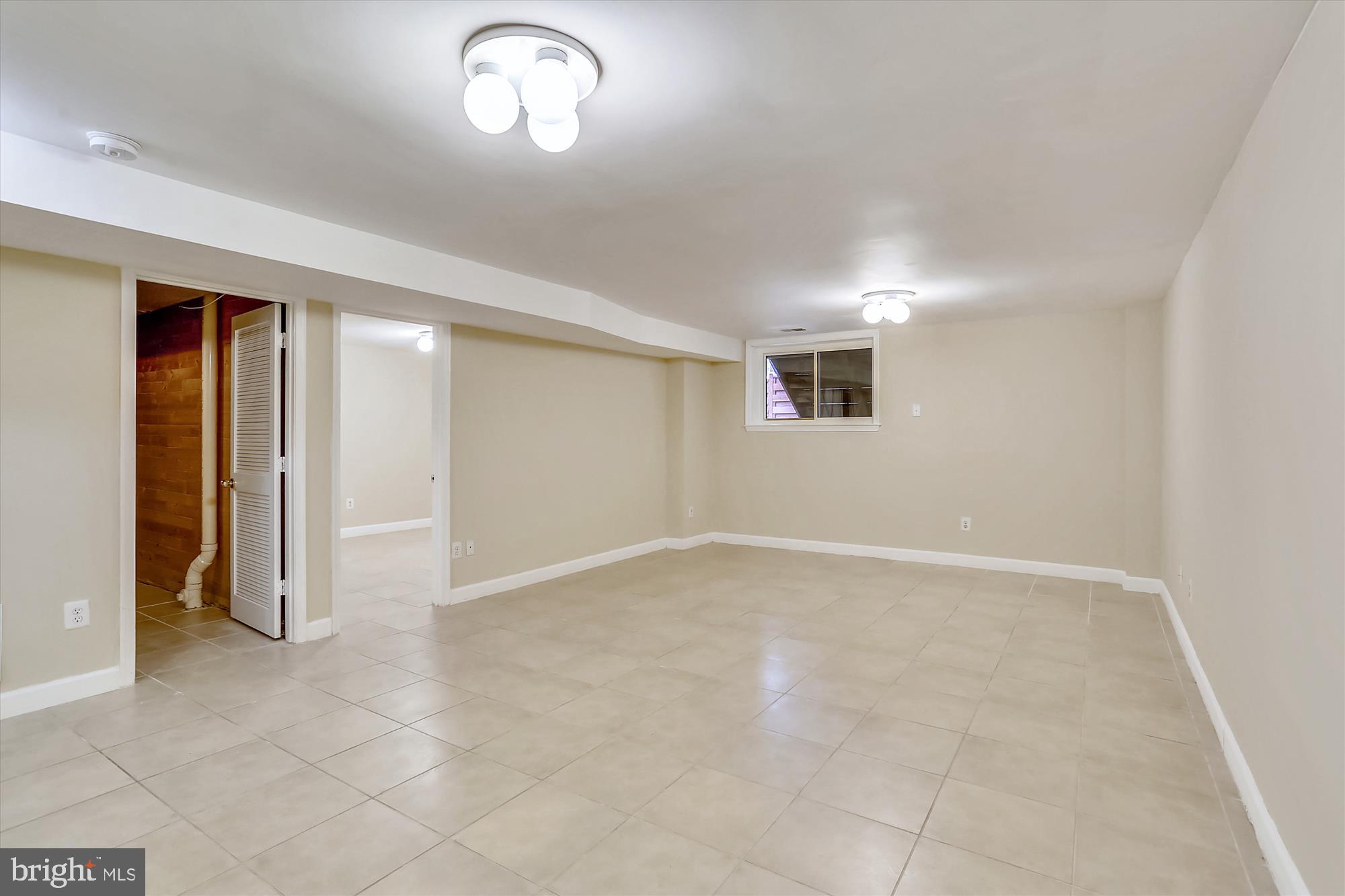 ASHBURN FARM - Residential Lease