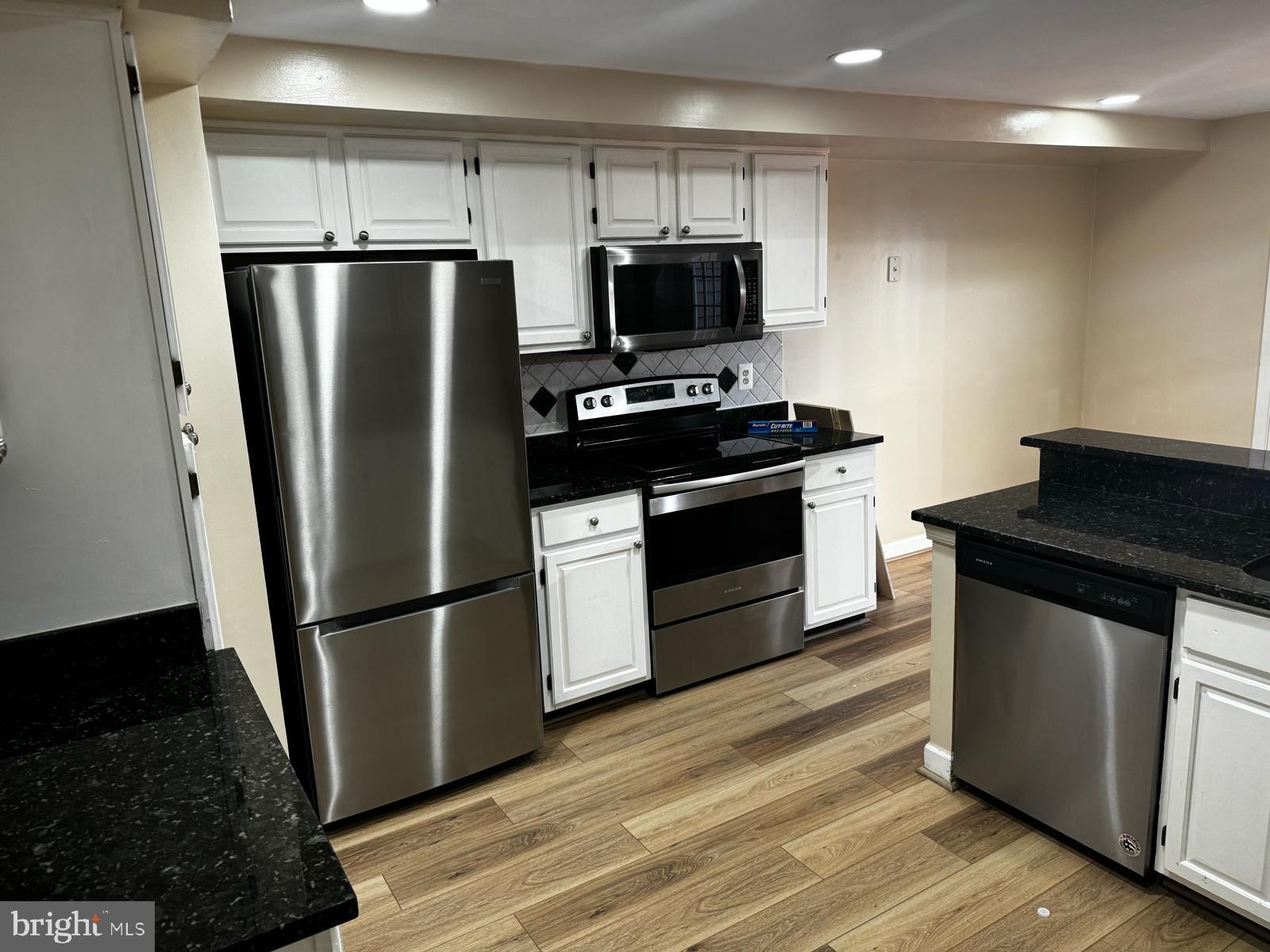 ASHBURN FARM - Residential Lease