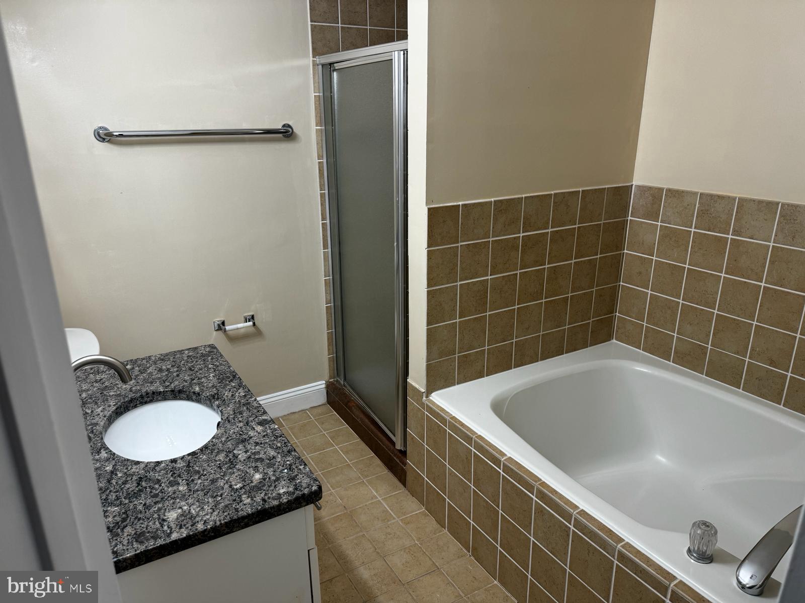 ASHBURN FARM - Residential Lease