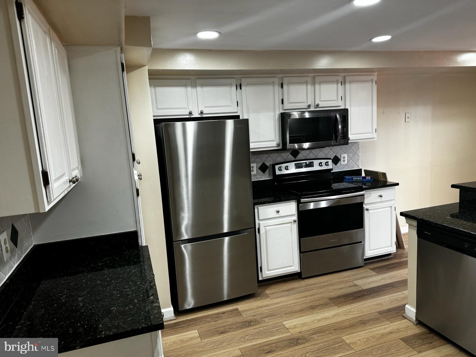 ASHBURN FARM - Residential Lease