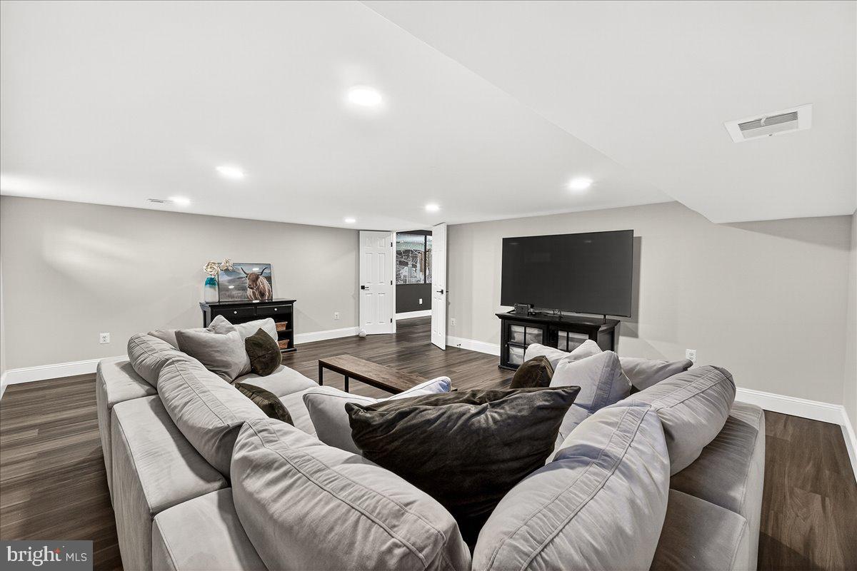 ROYAL OAKS - Residential