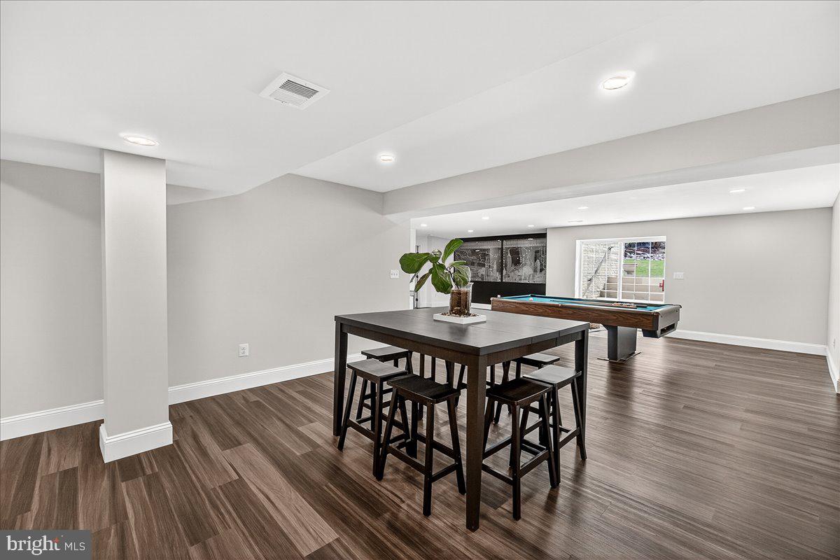 ROYAL OAKS - Residential