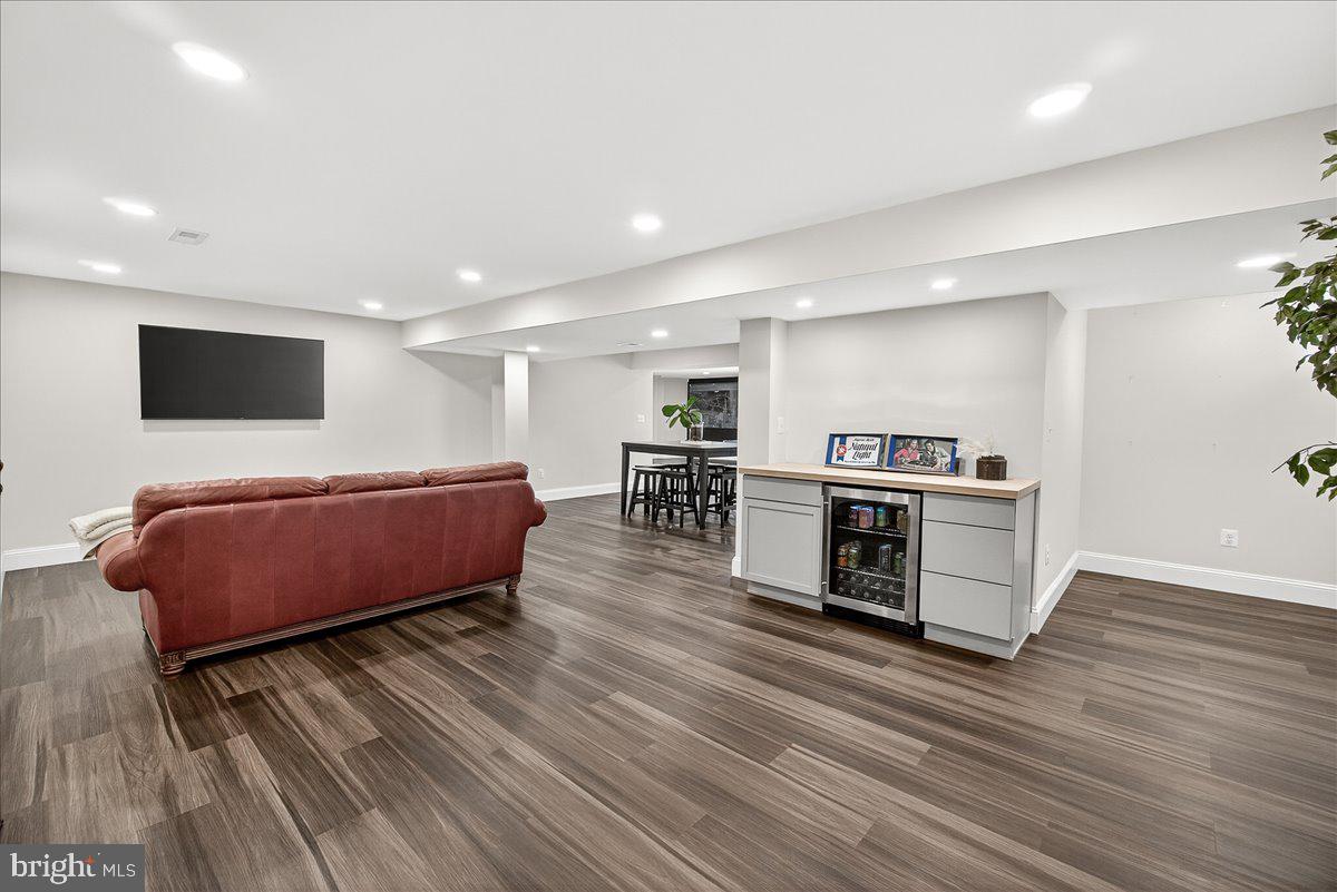 ROYAL OAKS - Residential