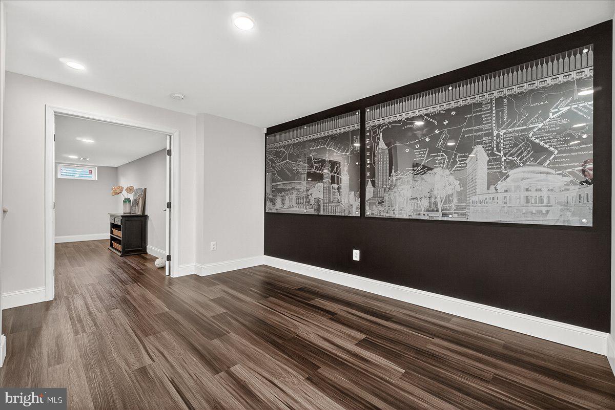 ROYAL OAKS - Residential