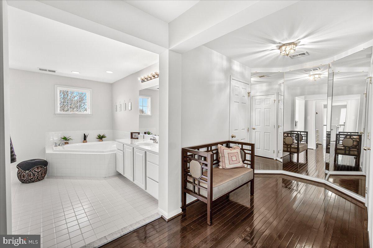 ROYAL OAKS - Residential