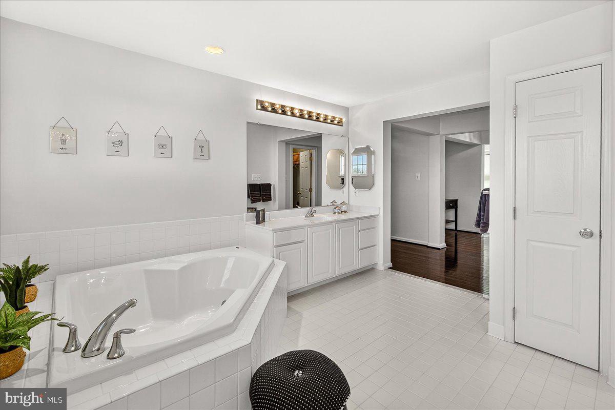 ROYAL OAKS - Residential