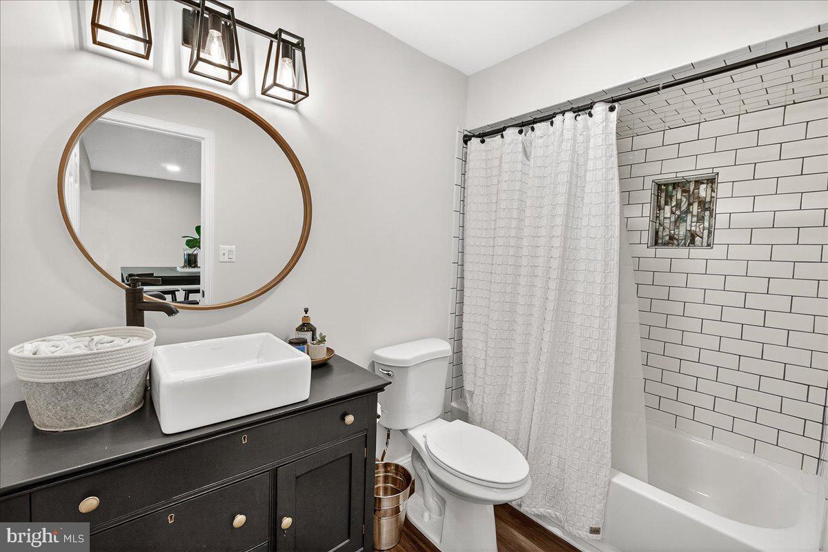 ROYAL OAKS - Residential