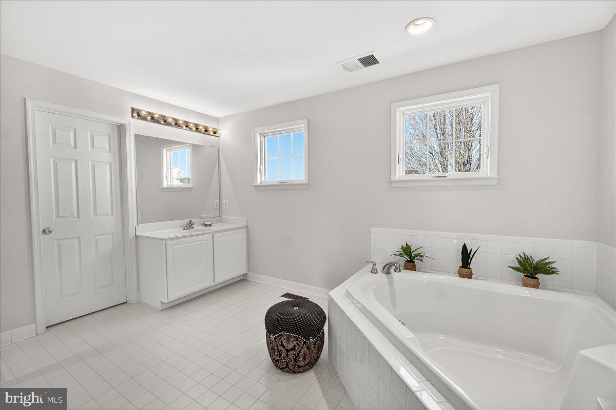 ROYAL OAKS - Residential