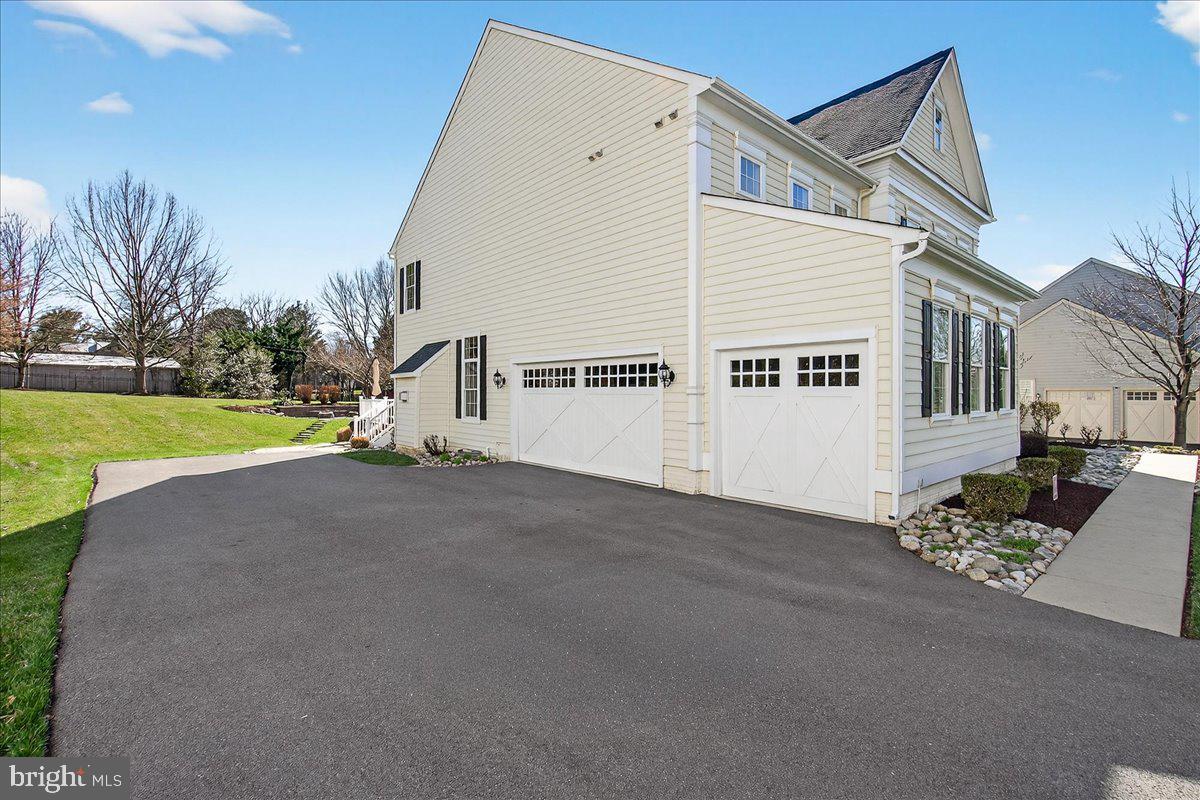 ROYAL OAKS - Residential