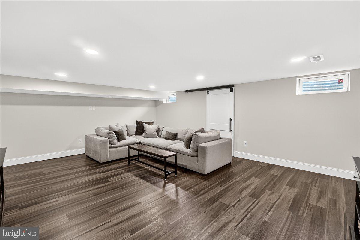 ROYAL OAKS - Residential