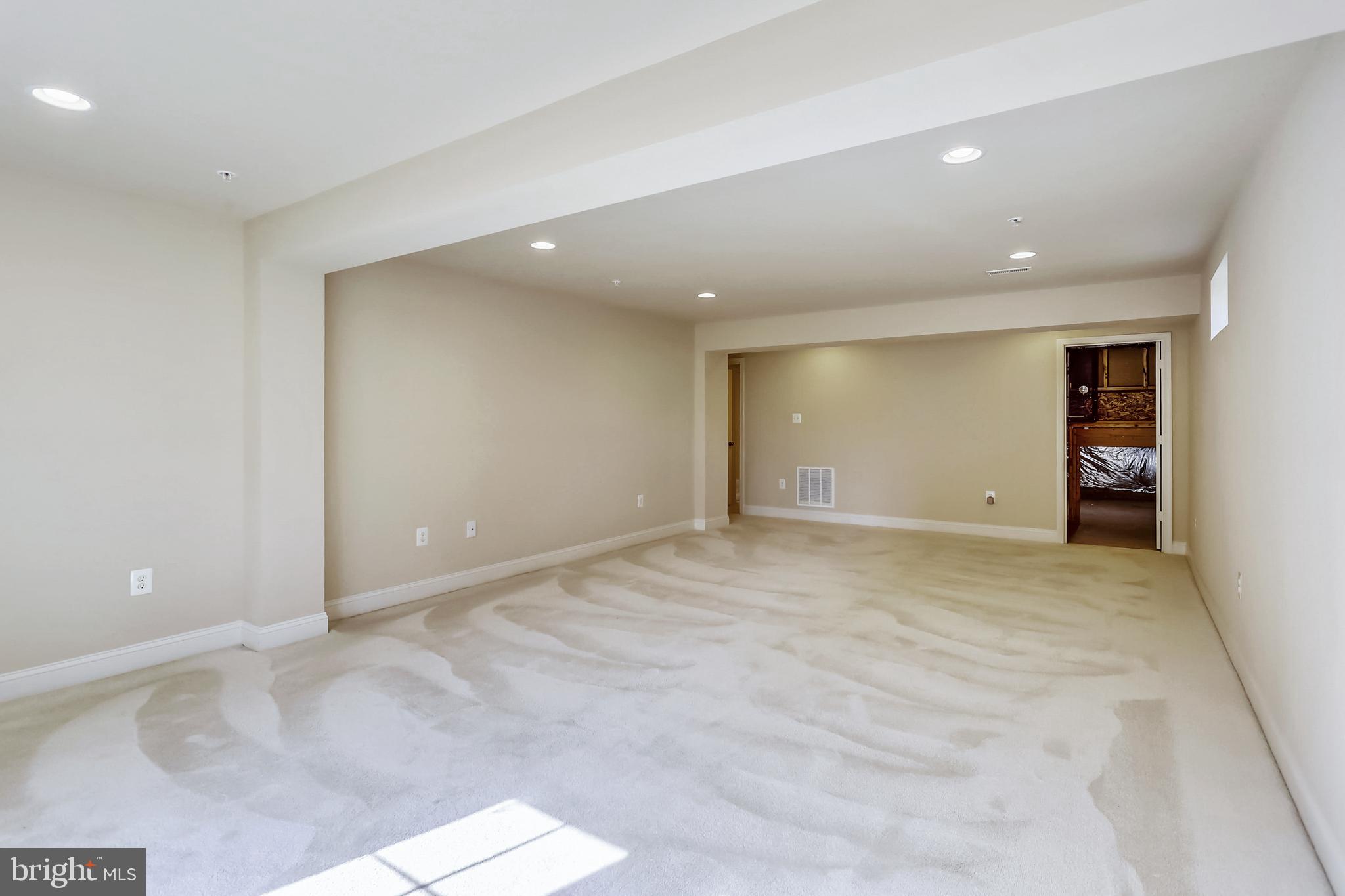 LAYHILL OVERLOOK - Residential Lease