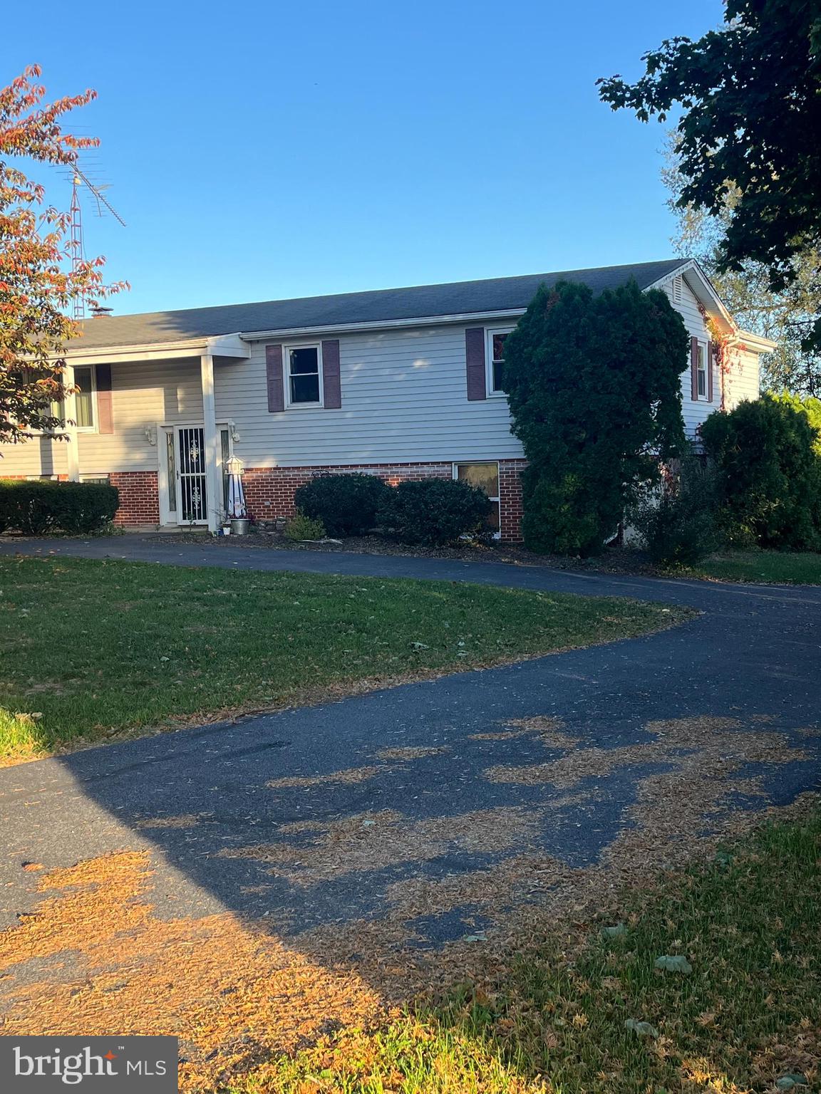 8640 POSSUM HOLLOW ROAD