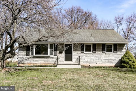 Photo of 437 N MOUNT JOY ST, ELIZABETHTOWN, PA 17022 (MLS # PALA2032356)