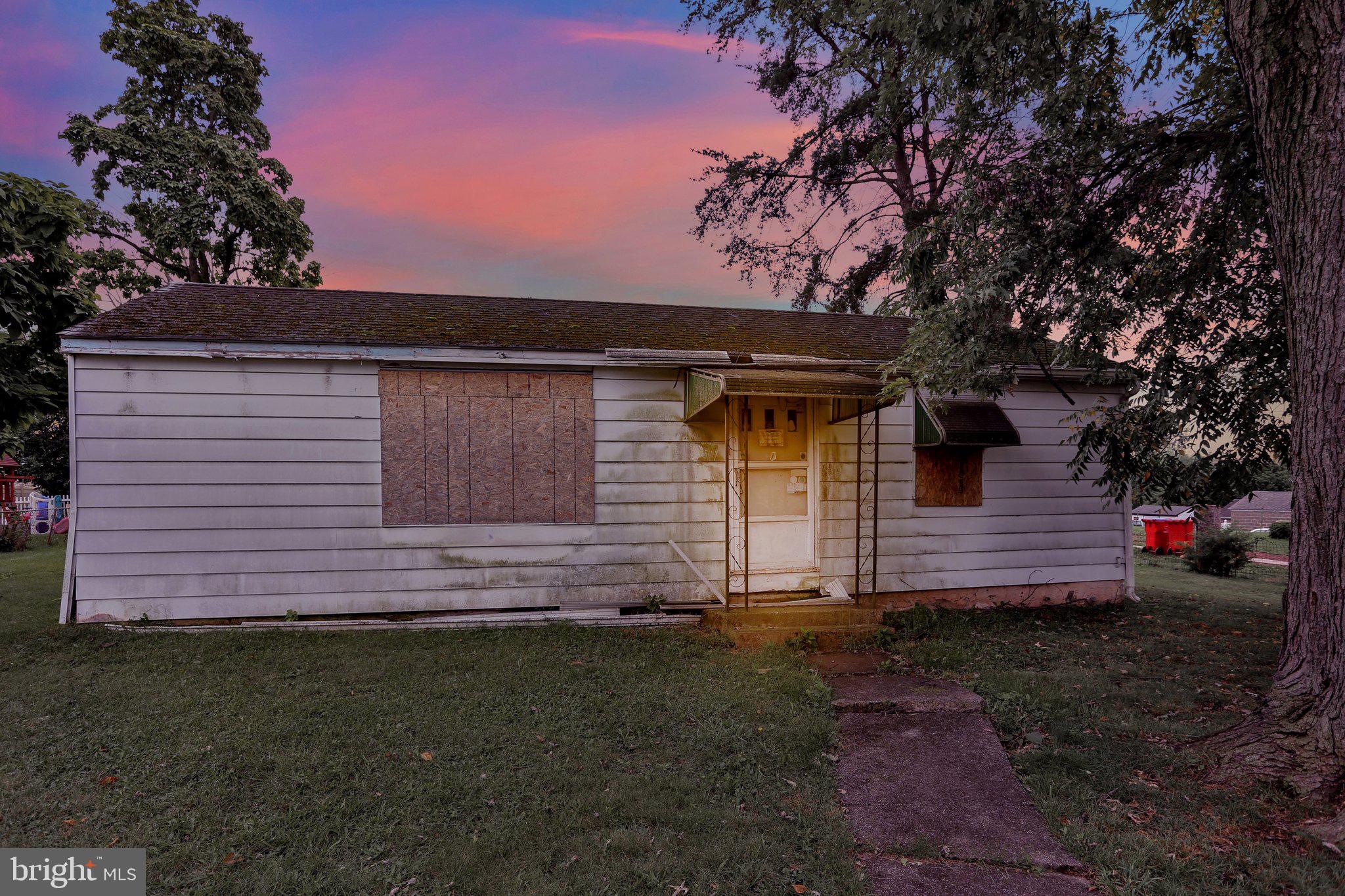 546 LEMON STREET