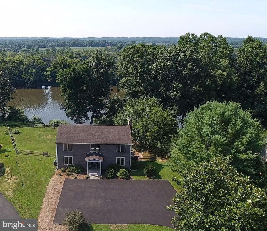 WATERFRONT! A Private Retreat on 1.12 Acres with Stunning Rappahannock River Views from all levels with multiple Decks and a Screened in Porch. Resort Style Living in South Stafford yet minutes to Fredericksburg, VRE and shopping. Beautiful Kitchen, spaciuos bedrooms with the master opening to a private deck with amazing River Views! Huge walk-out basement with Fireplace. Community Dock/Pier.