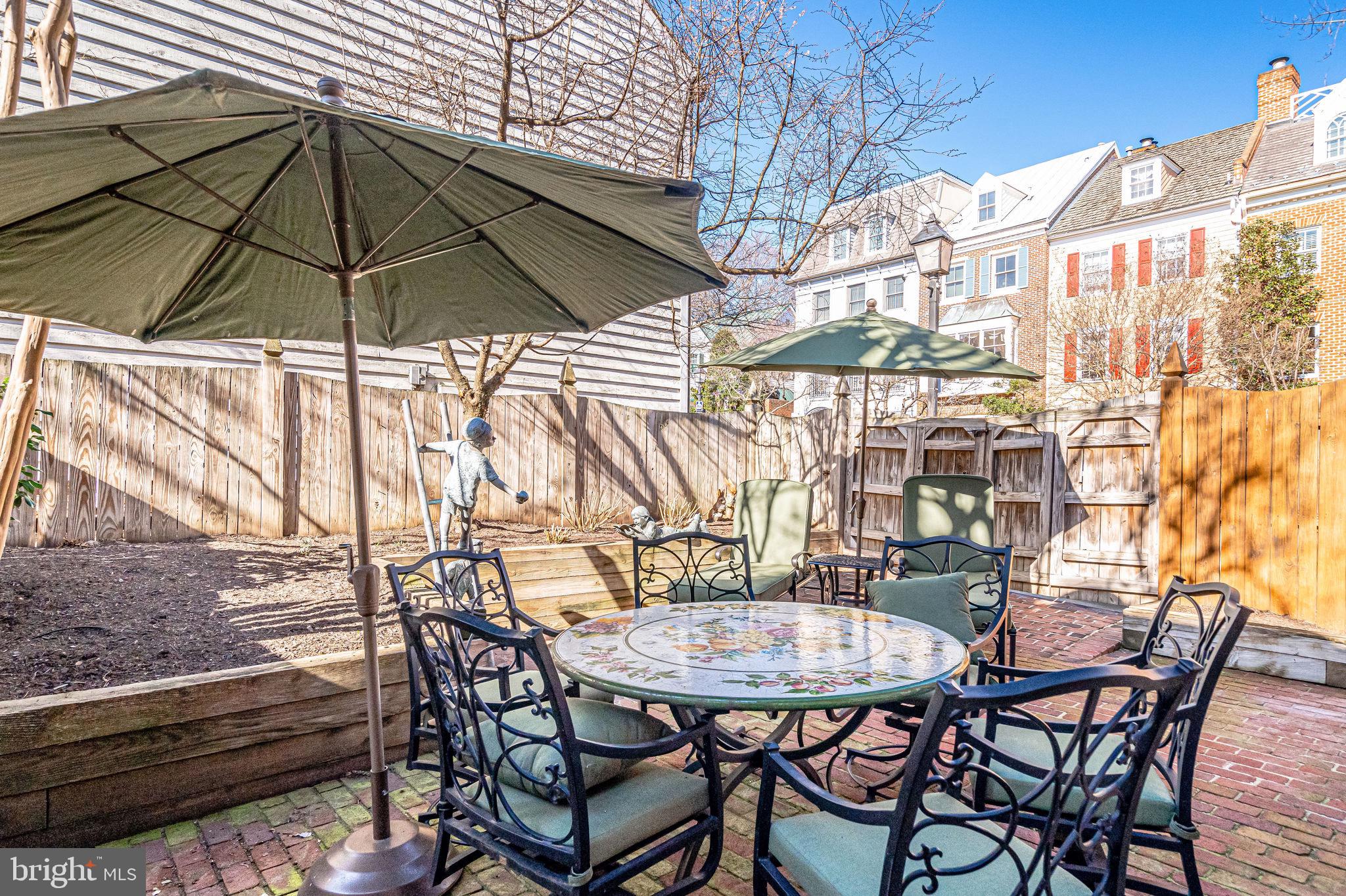 OLD TOWN ALEXANDRIA - Residential