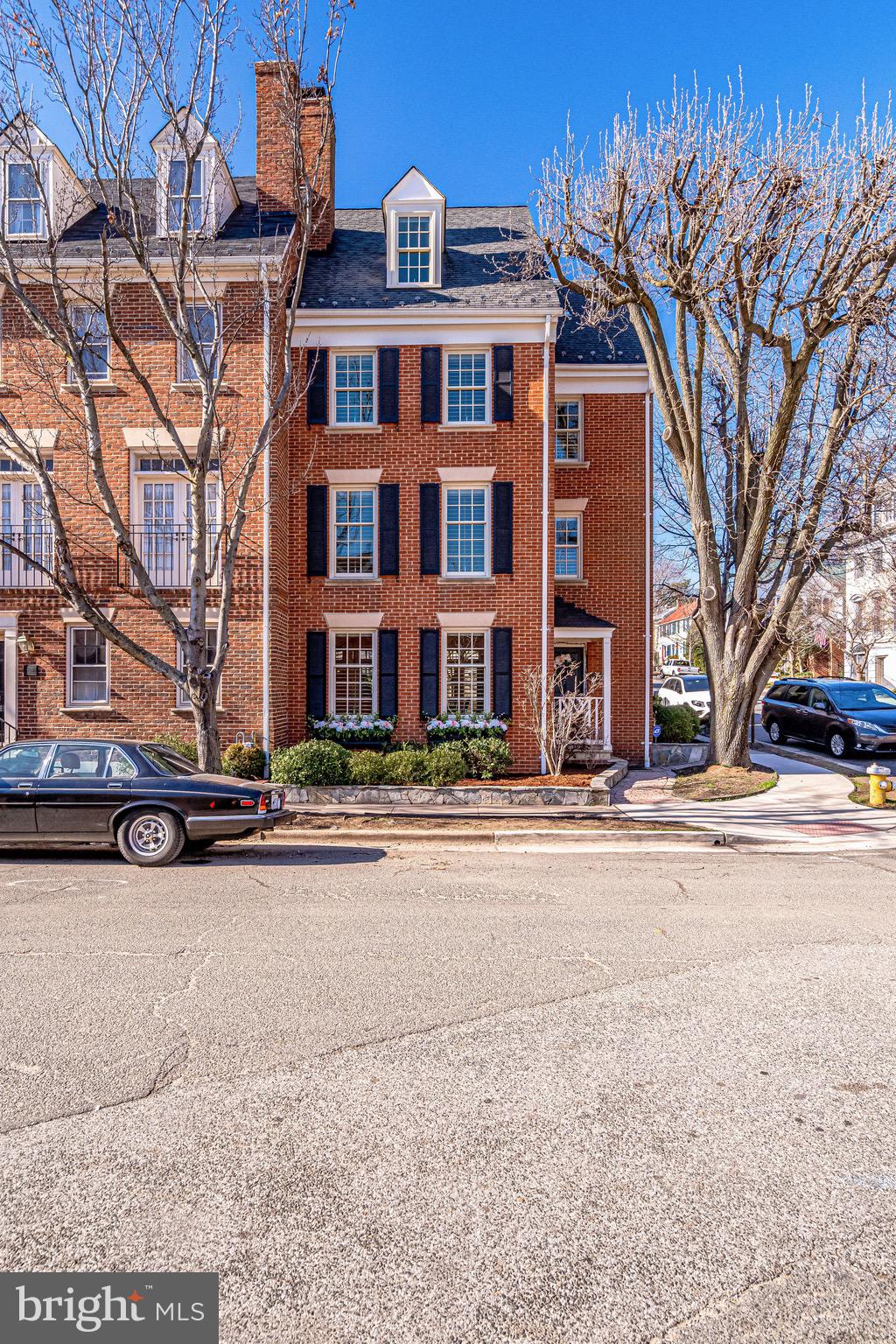 OLD TOWN ALEXANDRIA - Residential