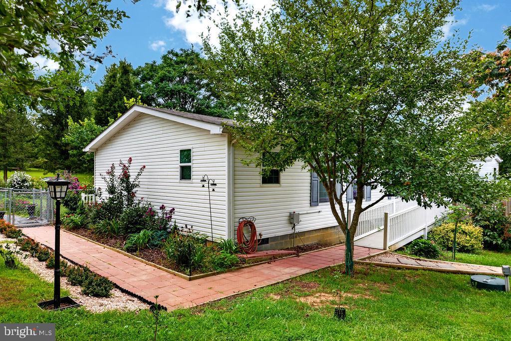 52 CLOVERDALE LANE