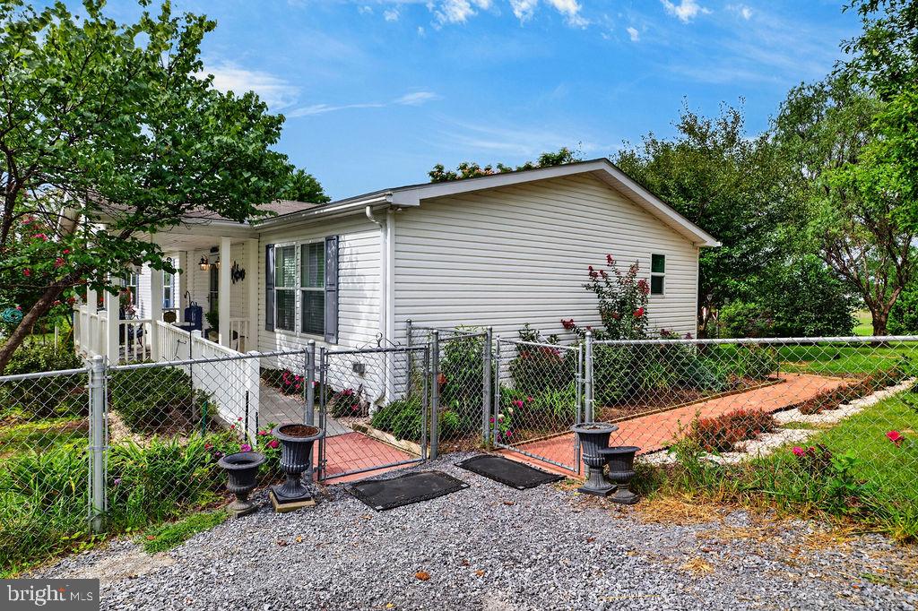 52 CLOVERDALE LANE