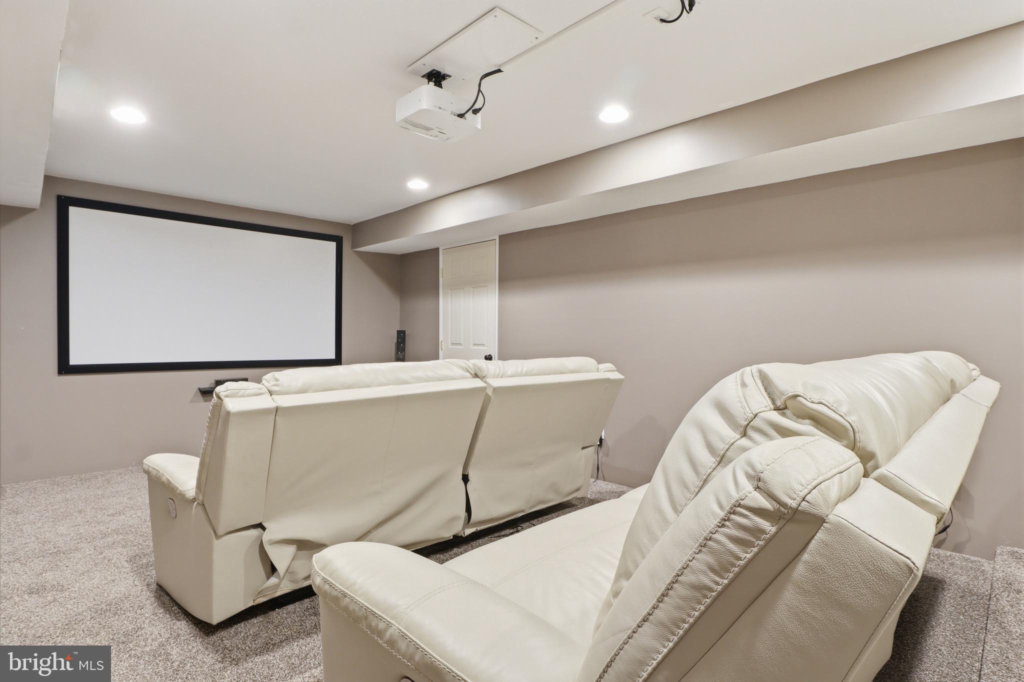 LAUREL VISTAS - Residential