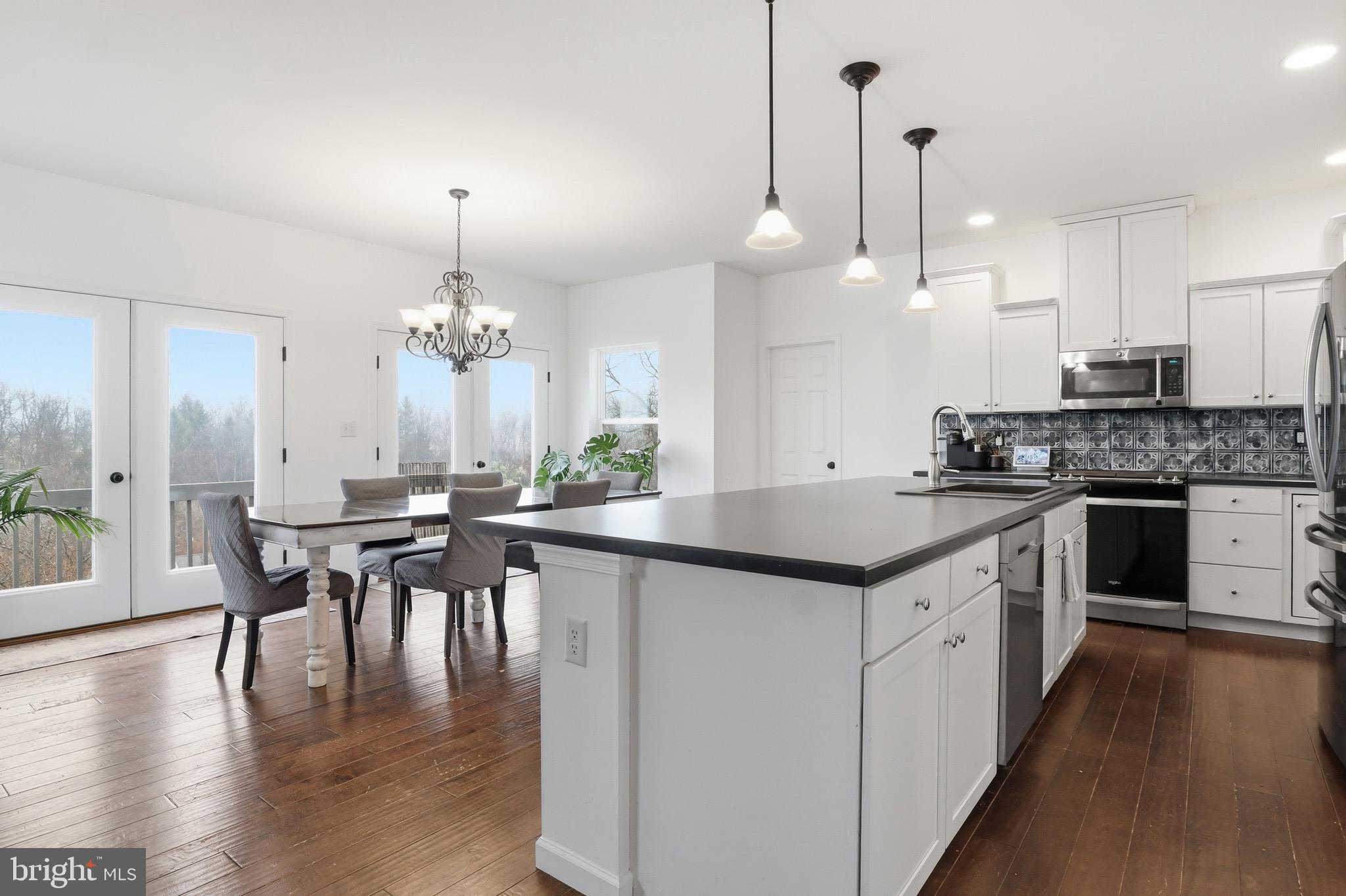 LAUREL VISTAS - Residential