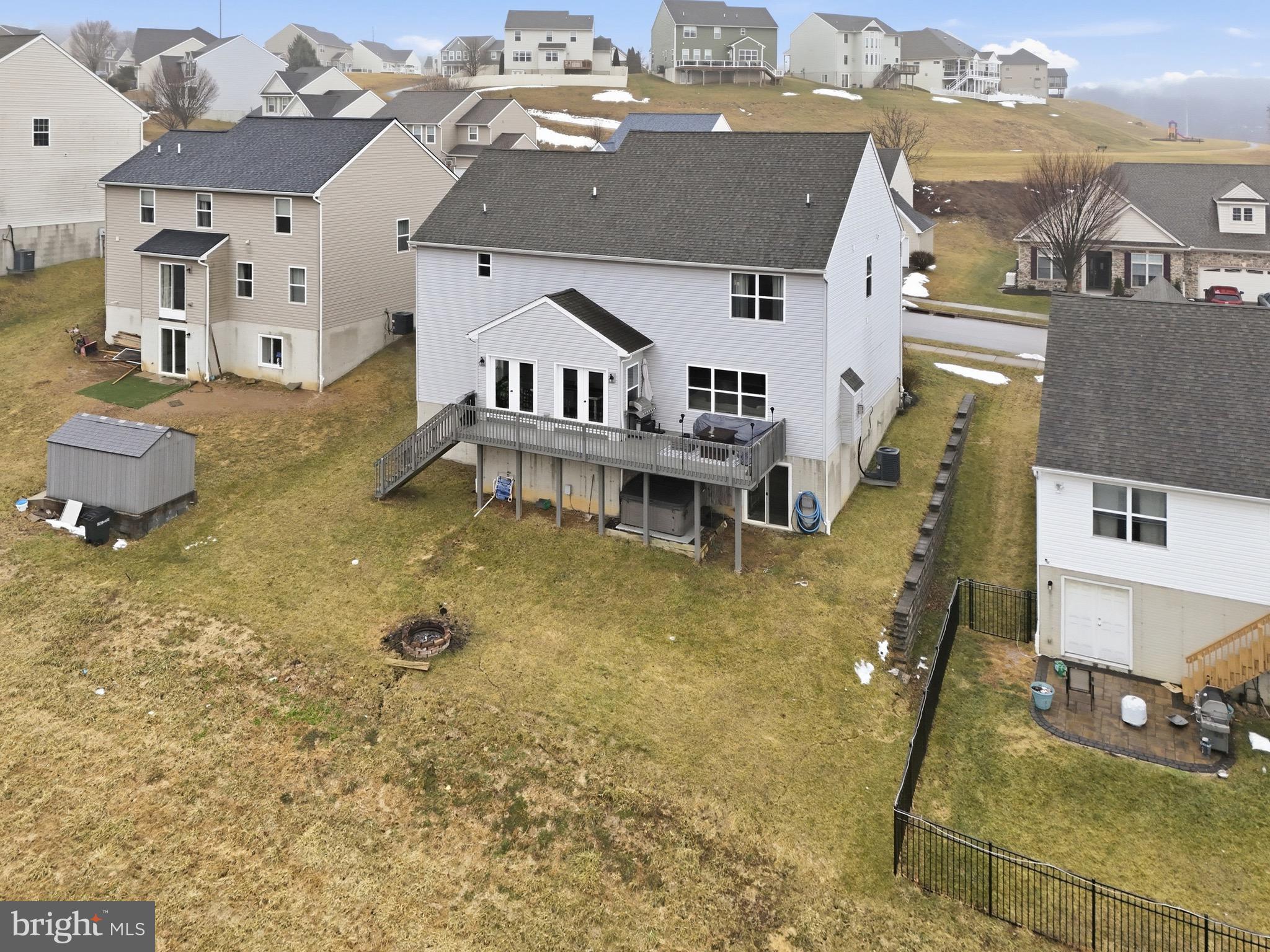 LAUREL VISTAS - Residential