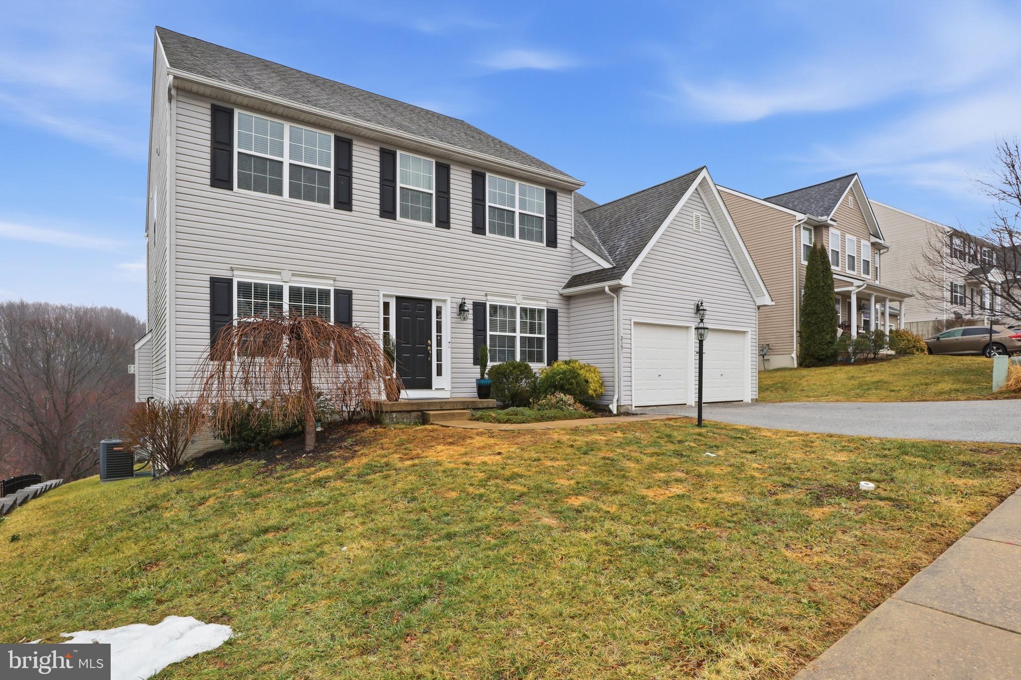 LAUREL VISTAS - Residential