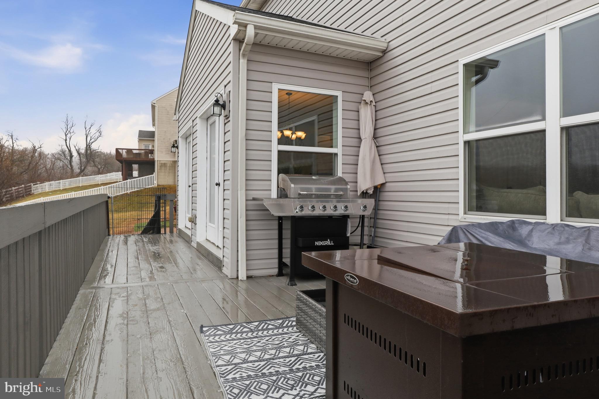 LAUREL VISTAS - Residential