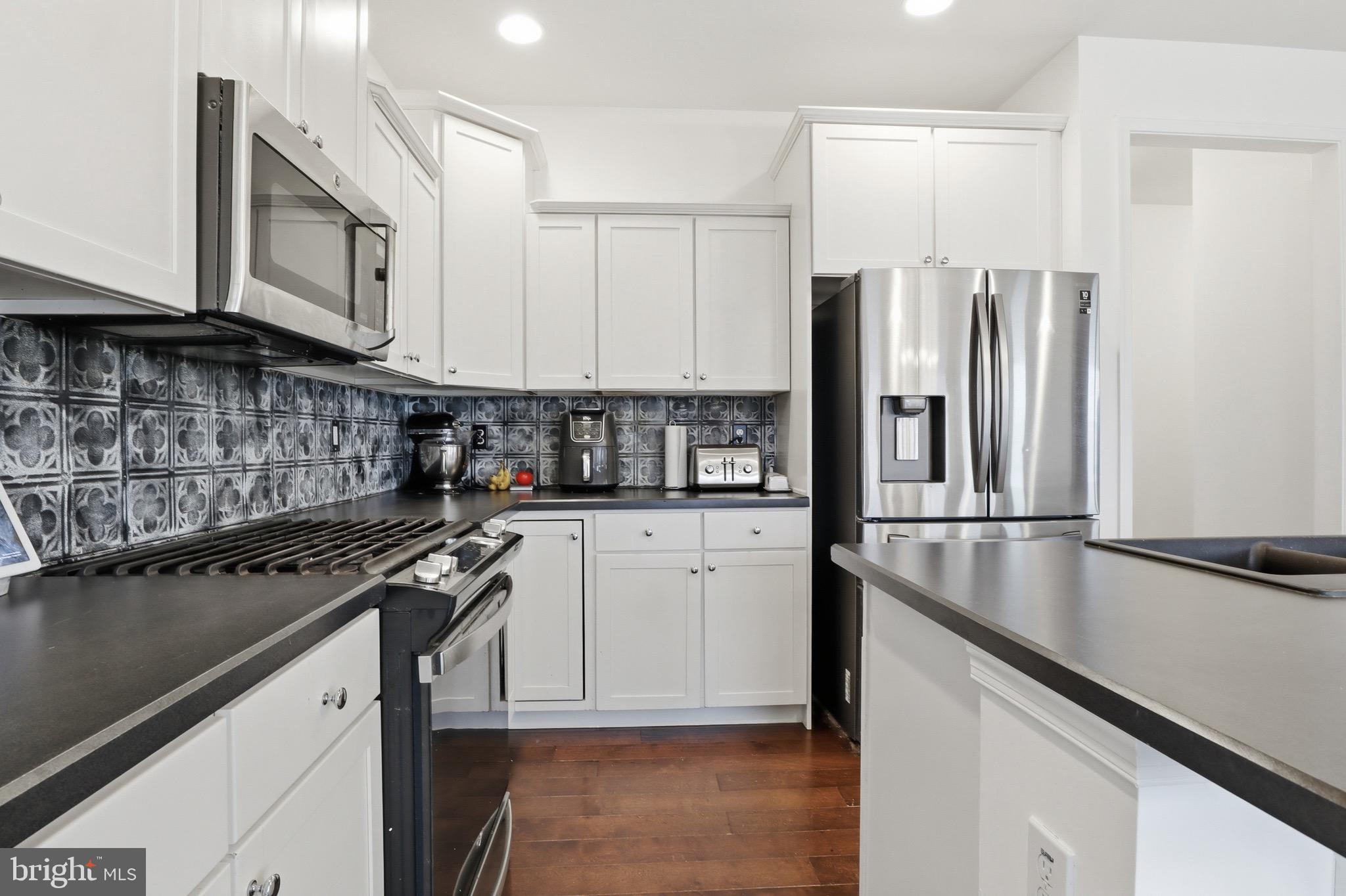 LAUREL VISTAS - Residential