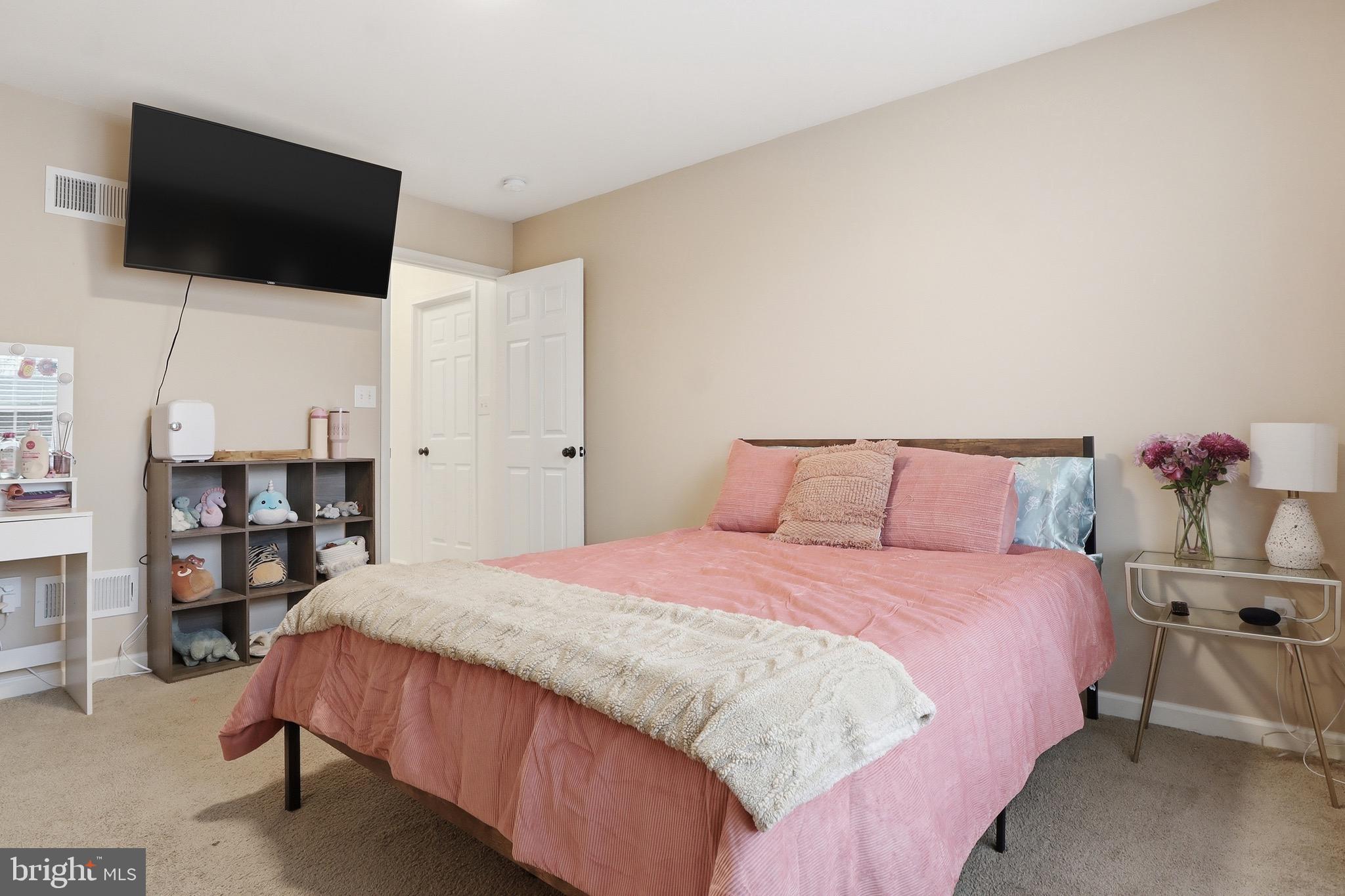 LAUREL VISTAS - Residential