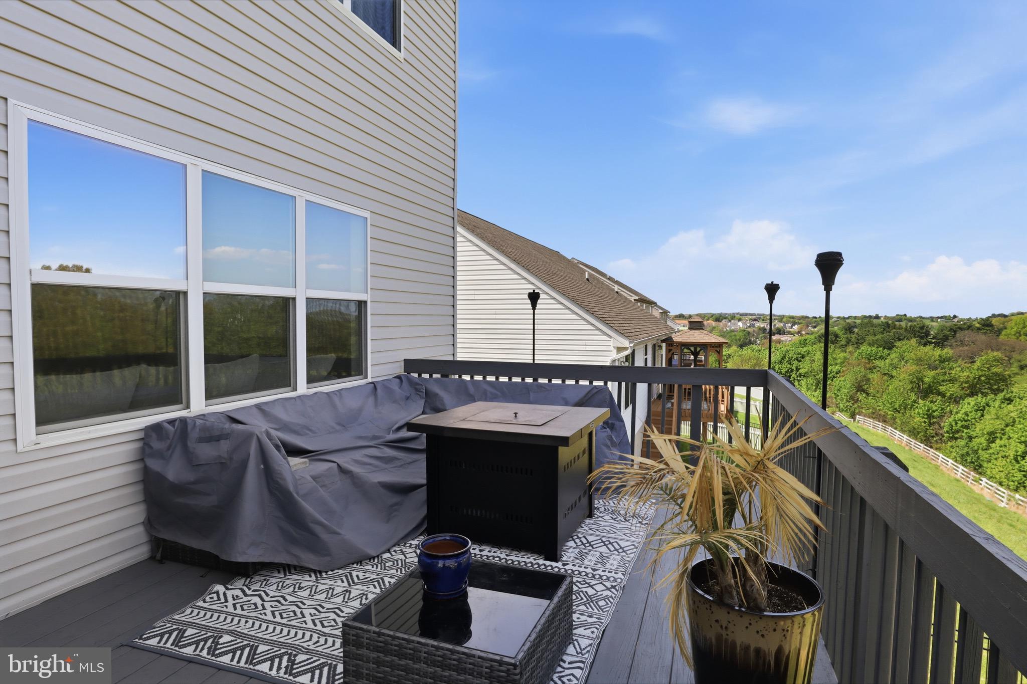 LAUREL VISTAS - Residential