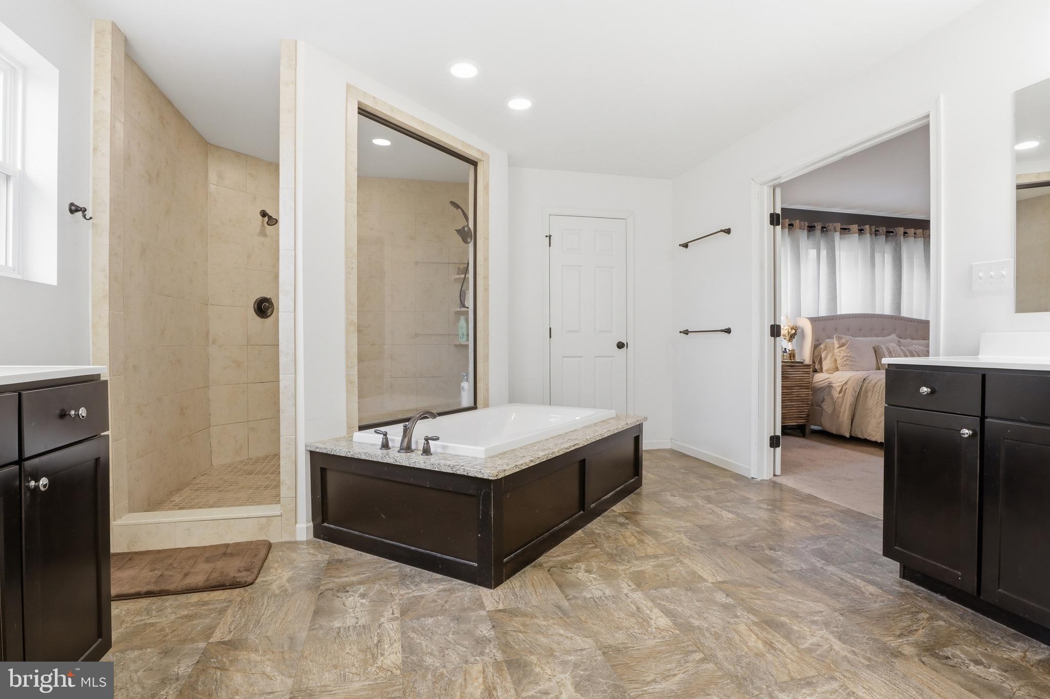 LAUREL VISTAS - Residential