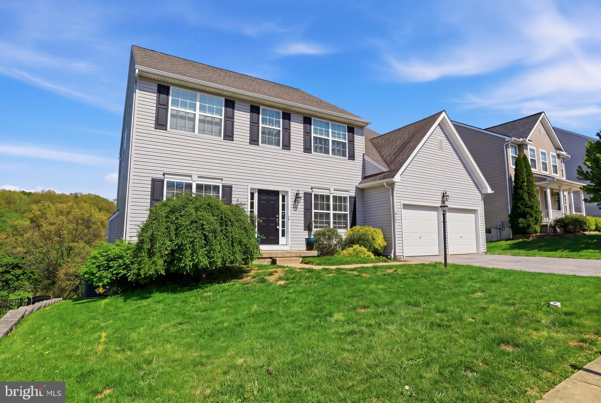 LAUREL VISTAS - Residential