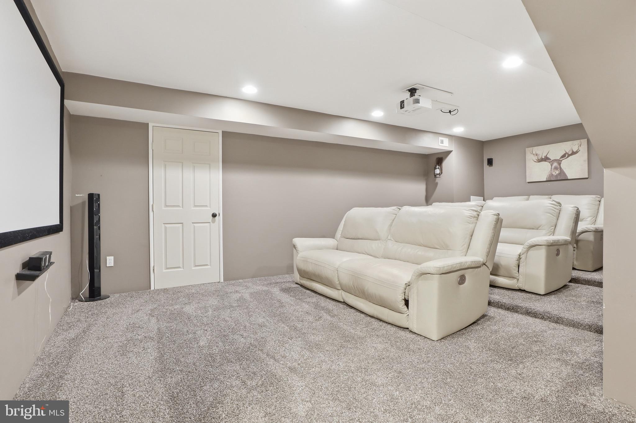 LAUREL VISTAS - Residential