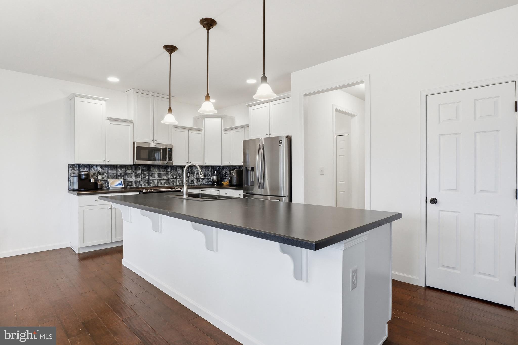 LAUREL VISTAS - Residential