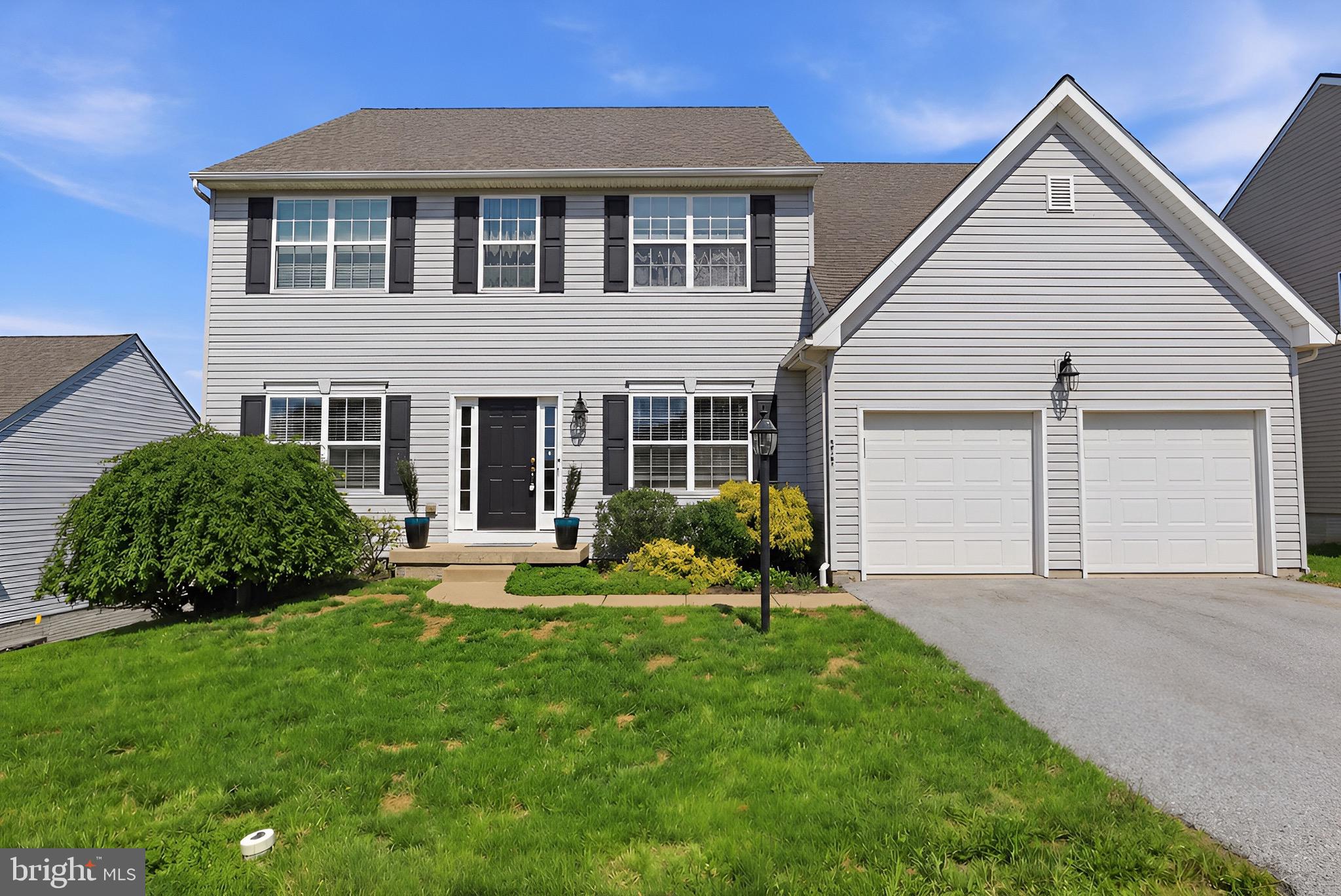 LAUREL VISTAS - Residential