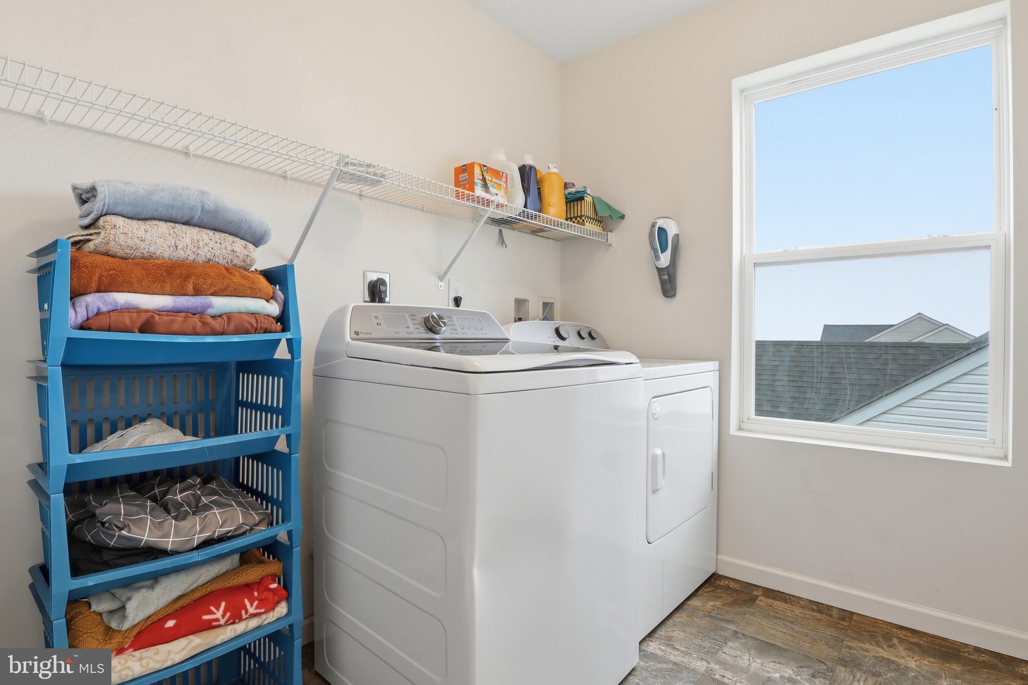 LAUREL VISTAS - Residential